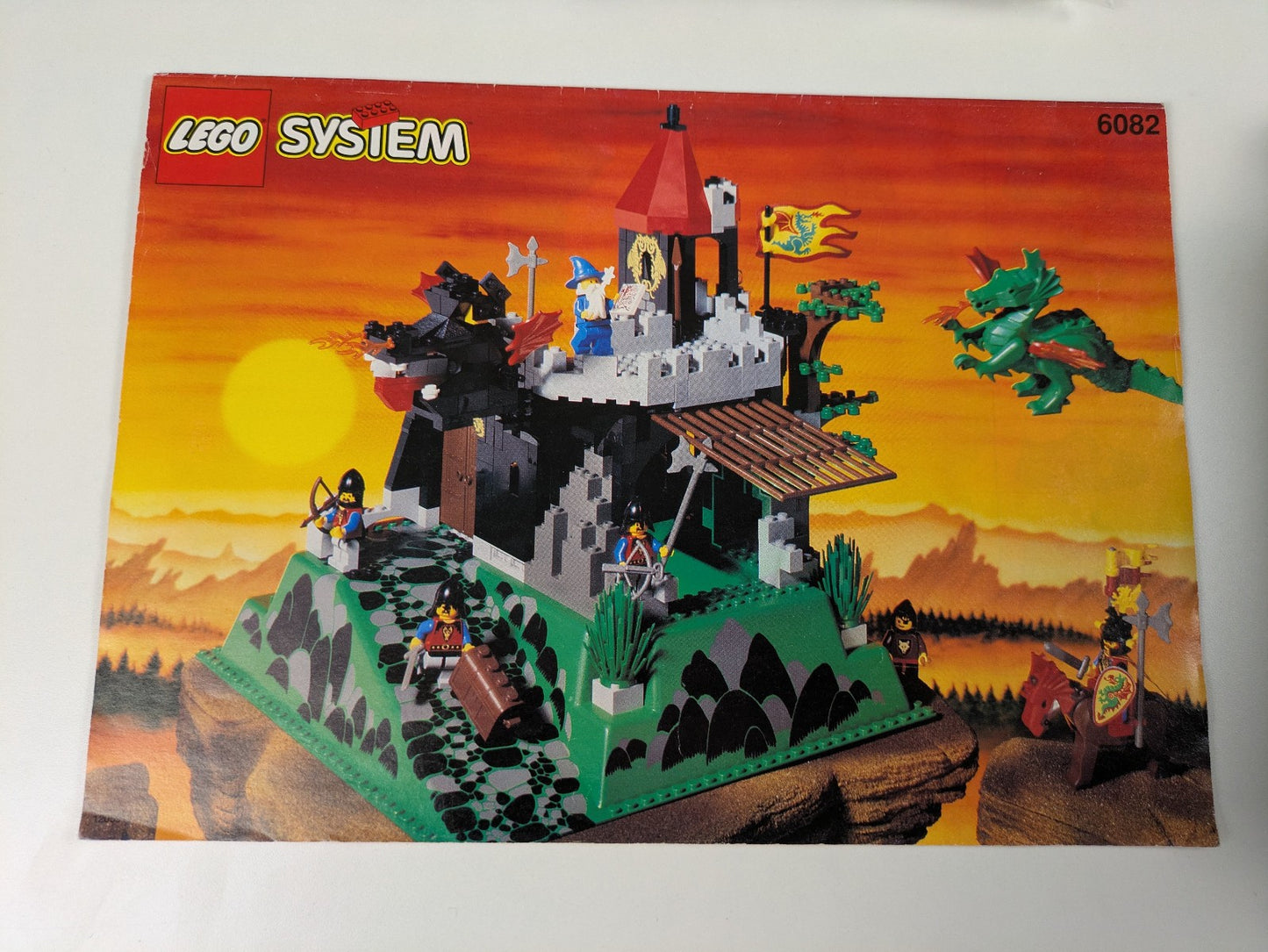 Lego Castle: Dragon Knights: Fire Breathing Fortress Set 6082 - w/ Instructions