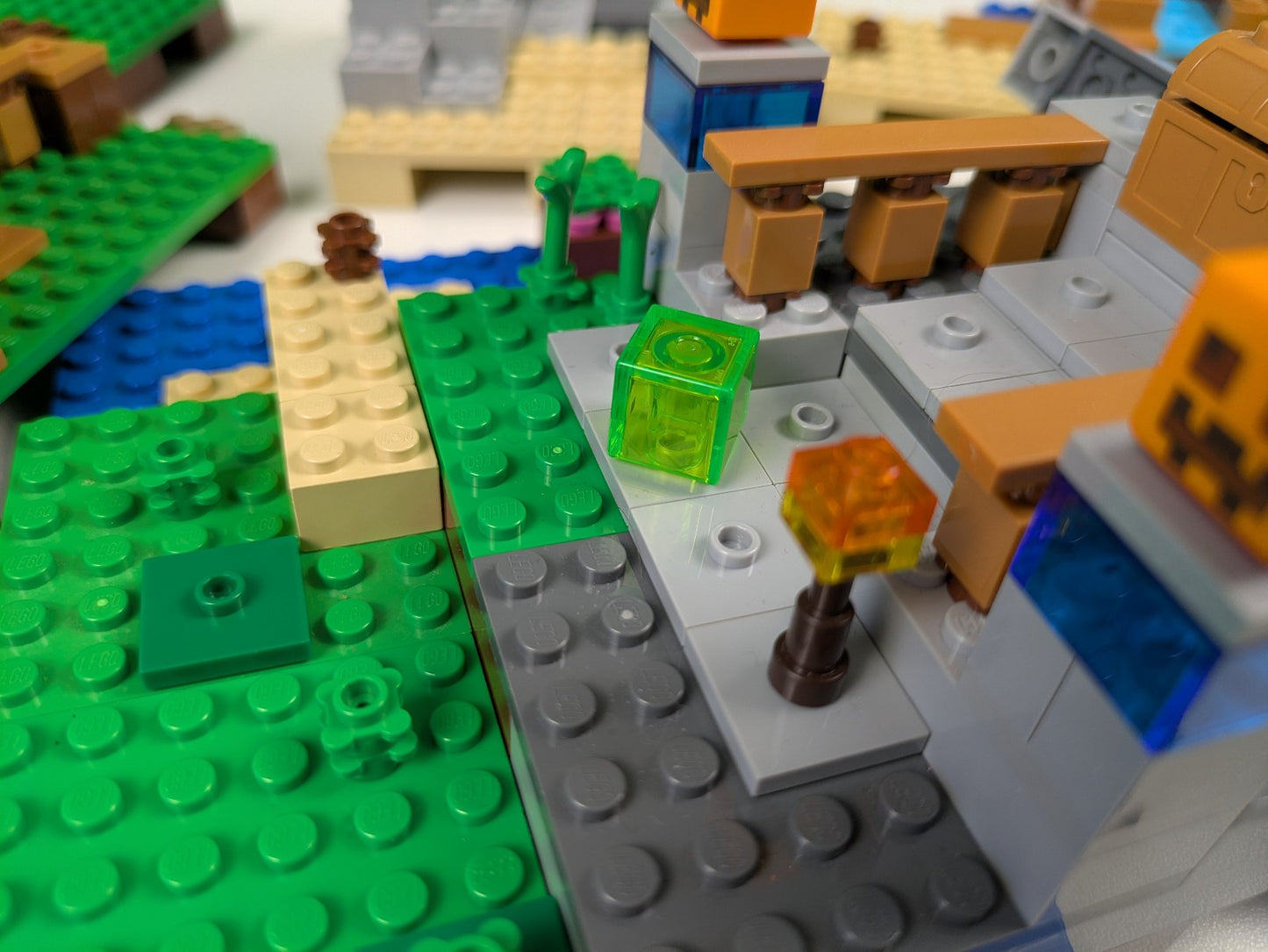 Lego Minecraft: The Crafting Box 2.0 Set 21135 - Complete Set