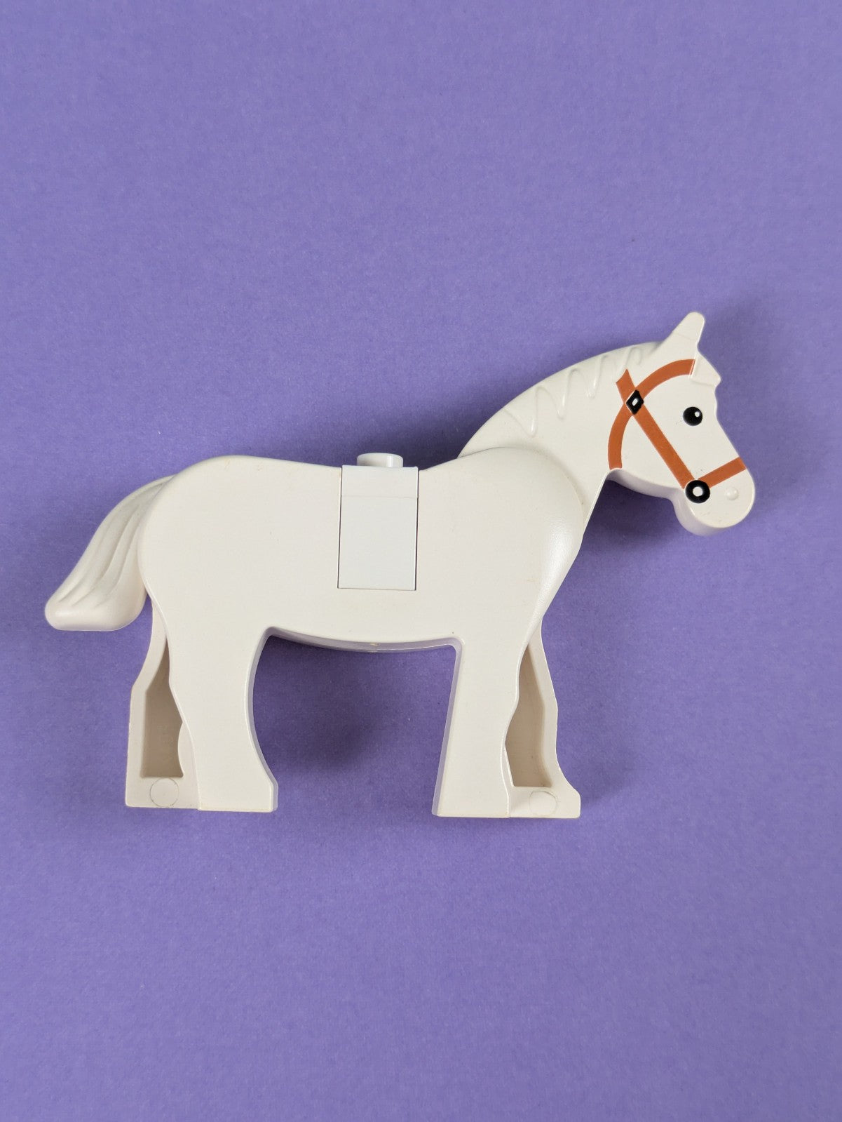 Lego Castle: Lion Knights: Horse with Black Eyes 4493c01pb04 Set 6021, 10223