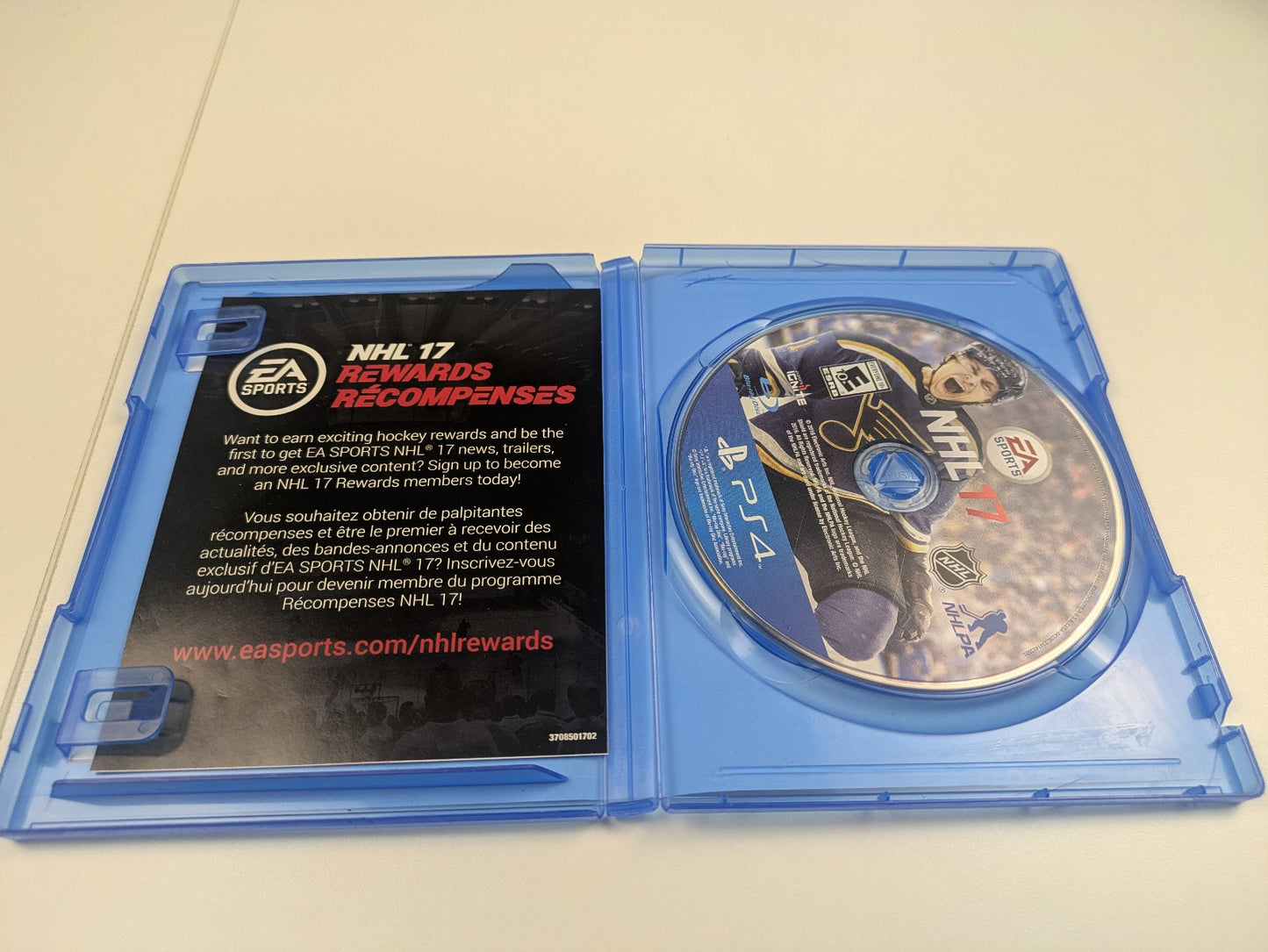 EA Sports NHL 17 (PS4, 2016) CIB