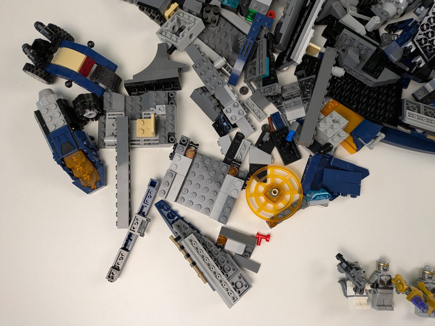 Lego Super Heroes: Endgame: Avengers Ultimate Quinjet Set 76126 - Complete Set