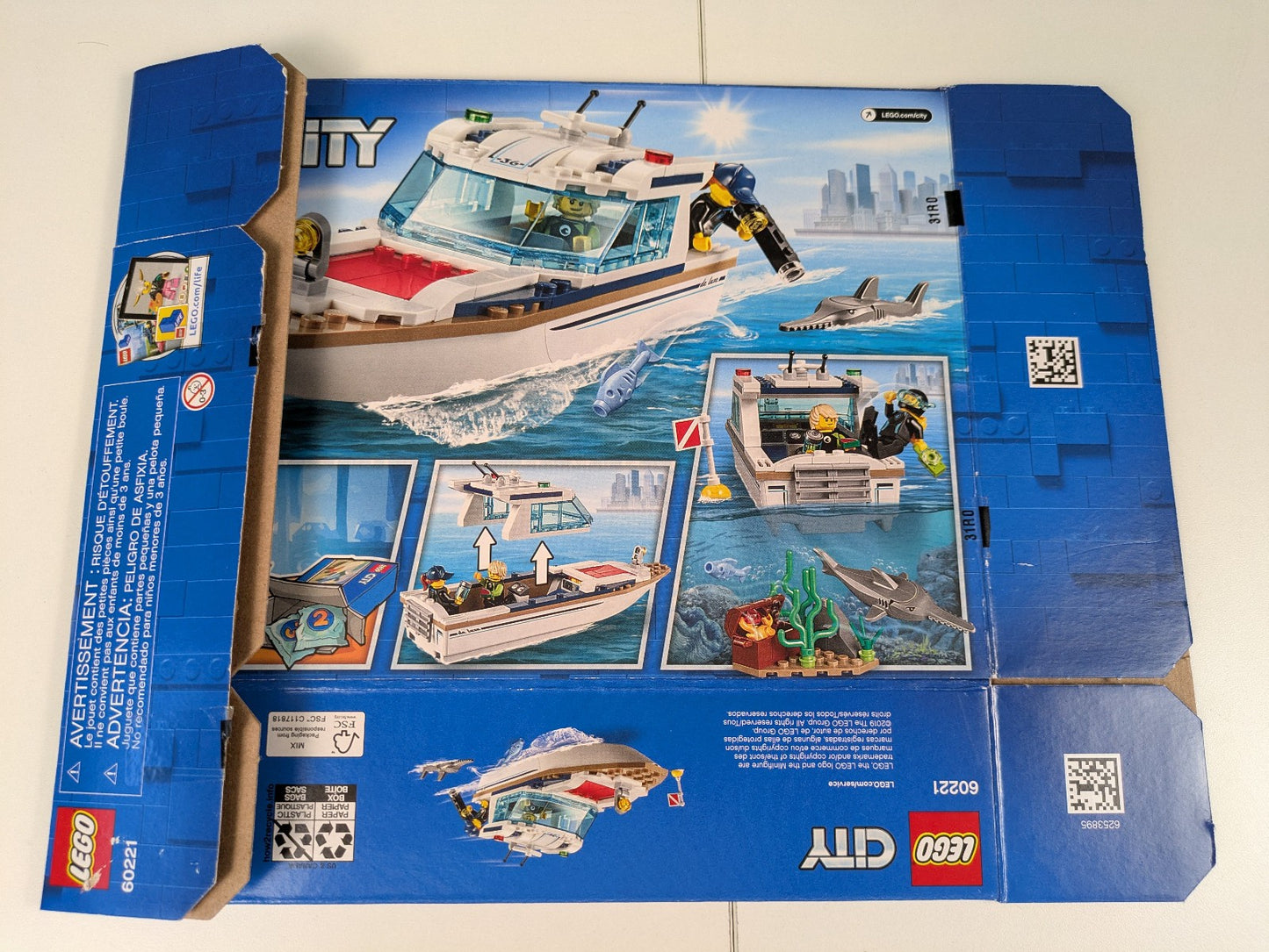 Lego Town: City: Harbor: Diving Yacht Set 60221 - Complete Set