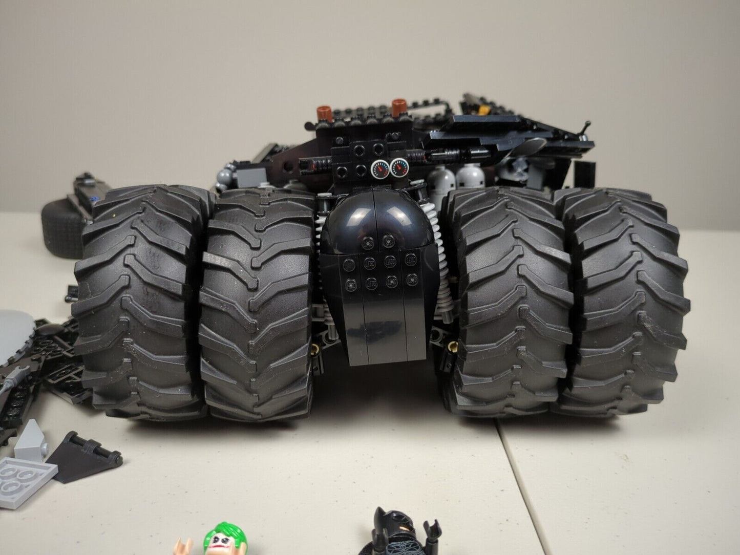 Lego Super Heroes: The Dark Knight Trilogy: Batman Batmobile Tumbler Set 76240