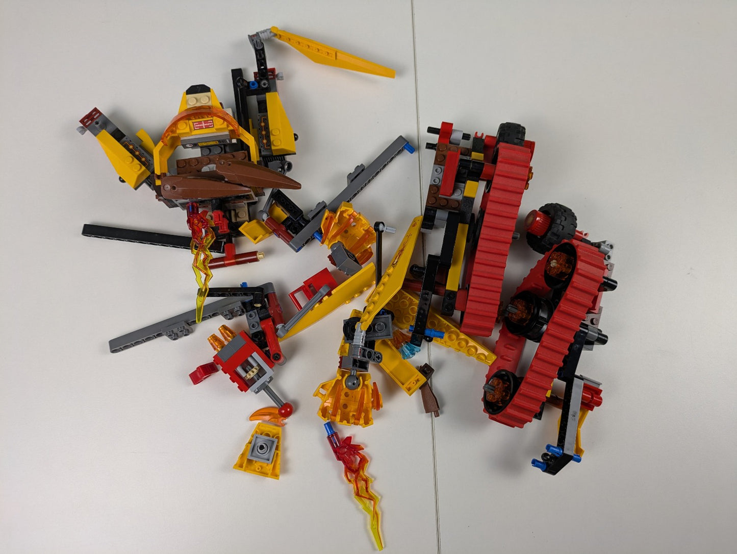 Lego LEGENDS OF CHIMA: Laval's Fire Lion Set 70144 - Incomplete Set