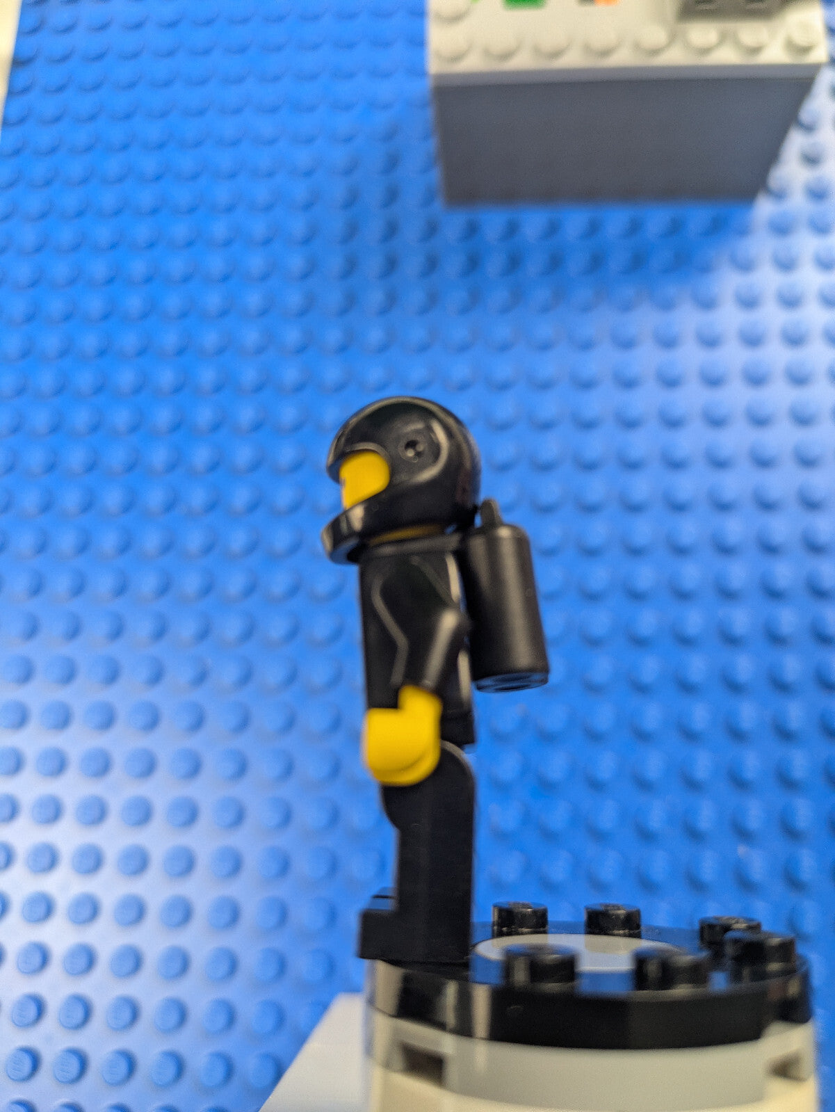 Lego Space: Blacktron I: Blacktron I Reissue Yellow Hands sp001new Set 5000440