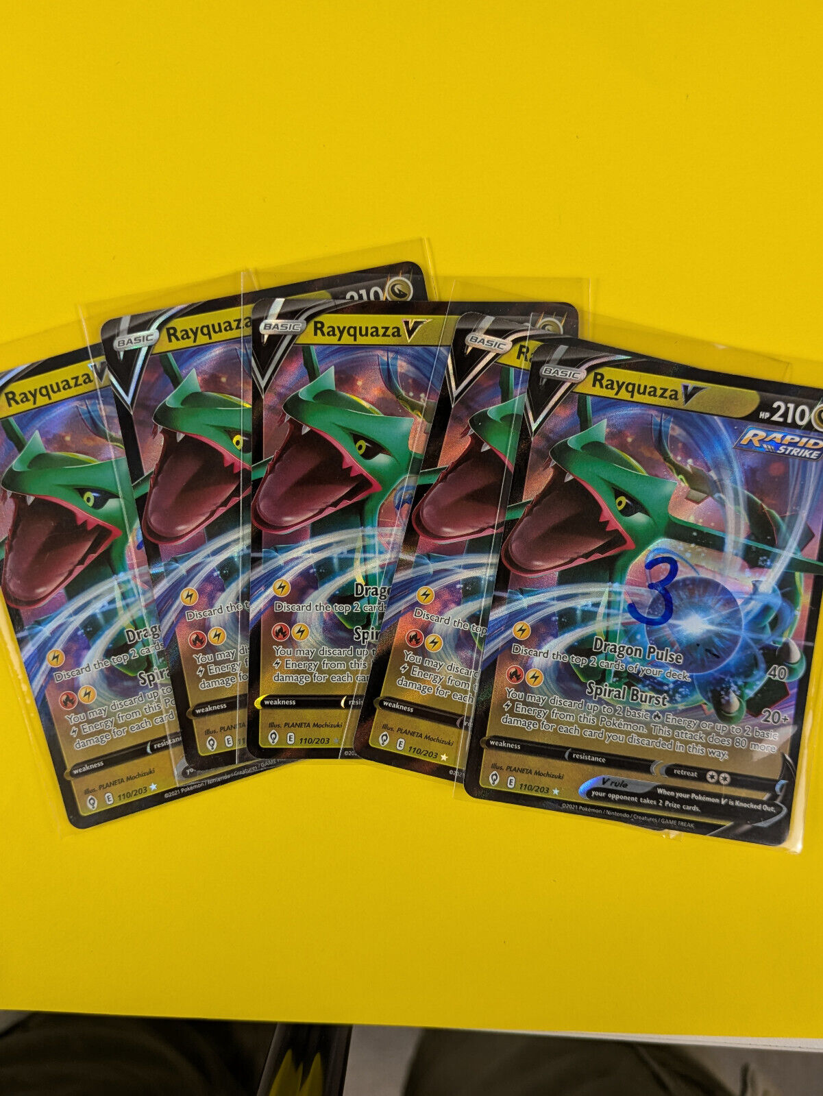 Rayquaza V - 110/203 - Ultra Rare Evolving Skies - Pokemon - NM