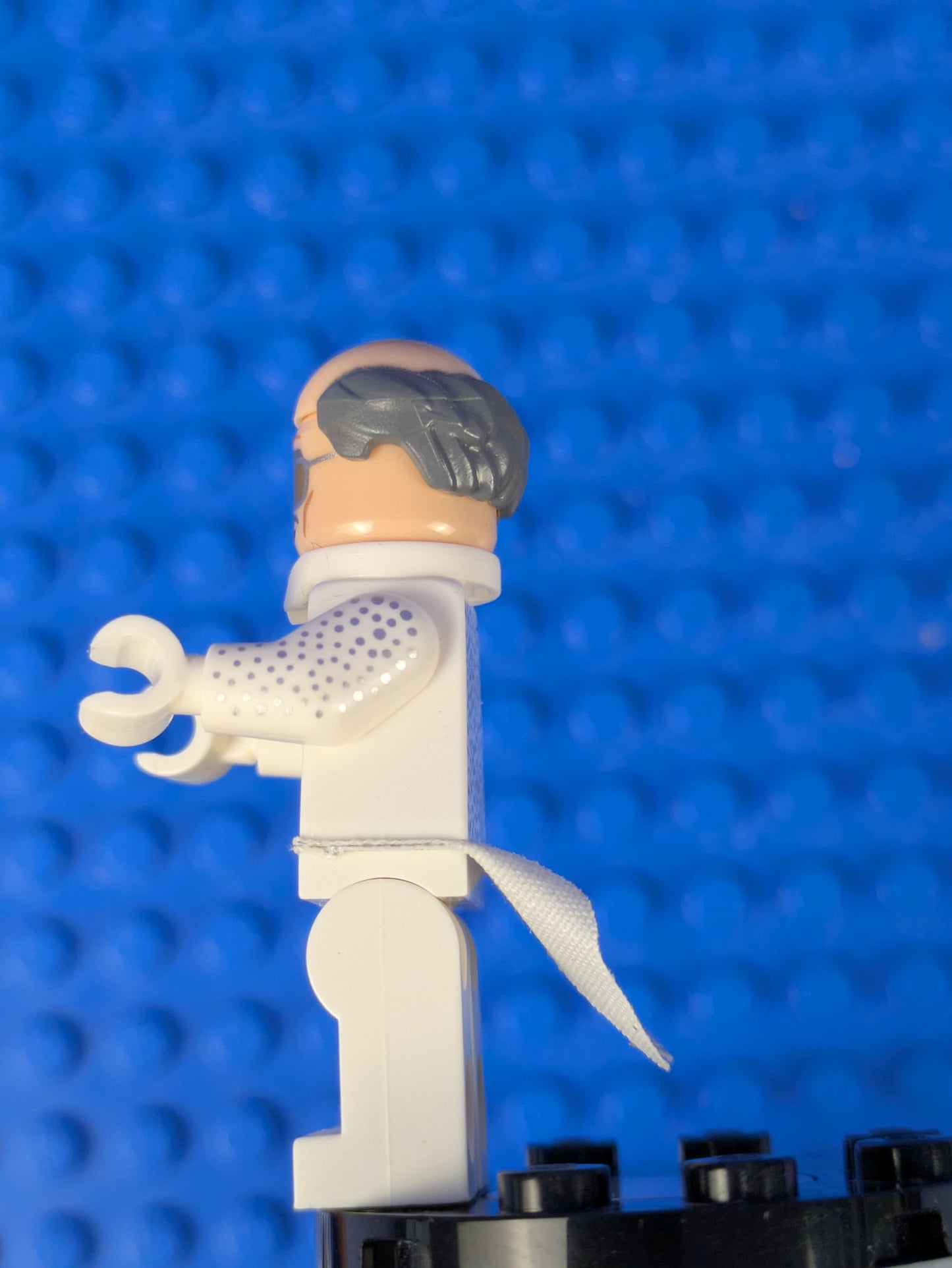 Lego Collectible Minifigures: Super Heroes: Disco Alfred Pennyworth col406 Set 71034
