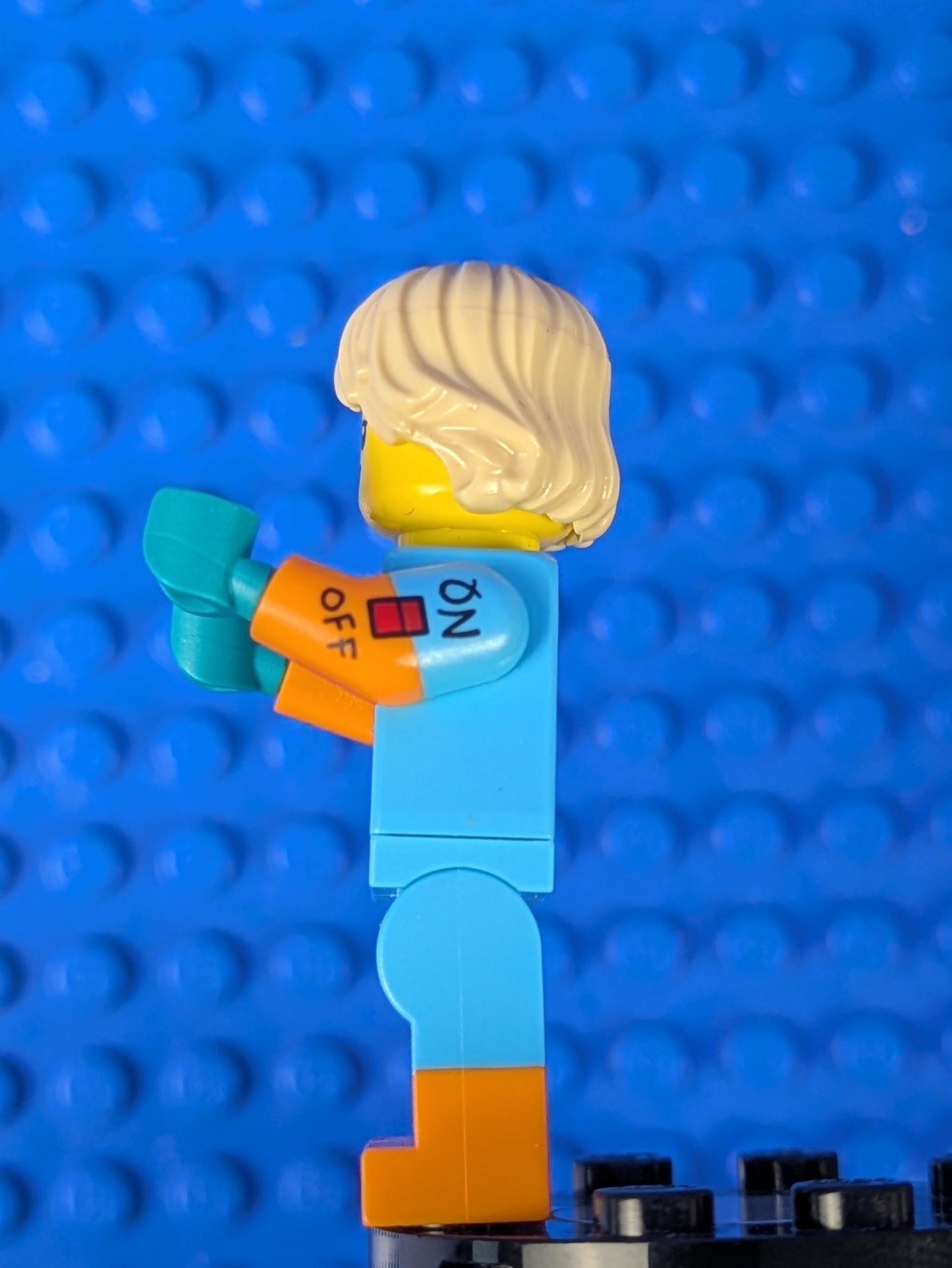 Lego Collectible Minifigures: Series 23: Cardboard Robot col403 Set 71034