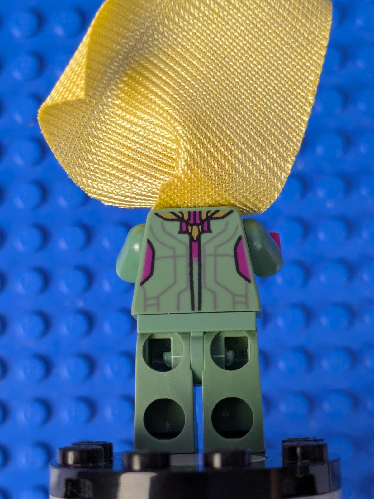 Lego Super Heroes: Vision - Sand Green, Yellow Spot on Forehead sh0303 Set 76067