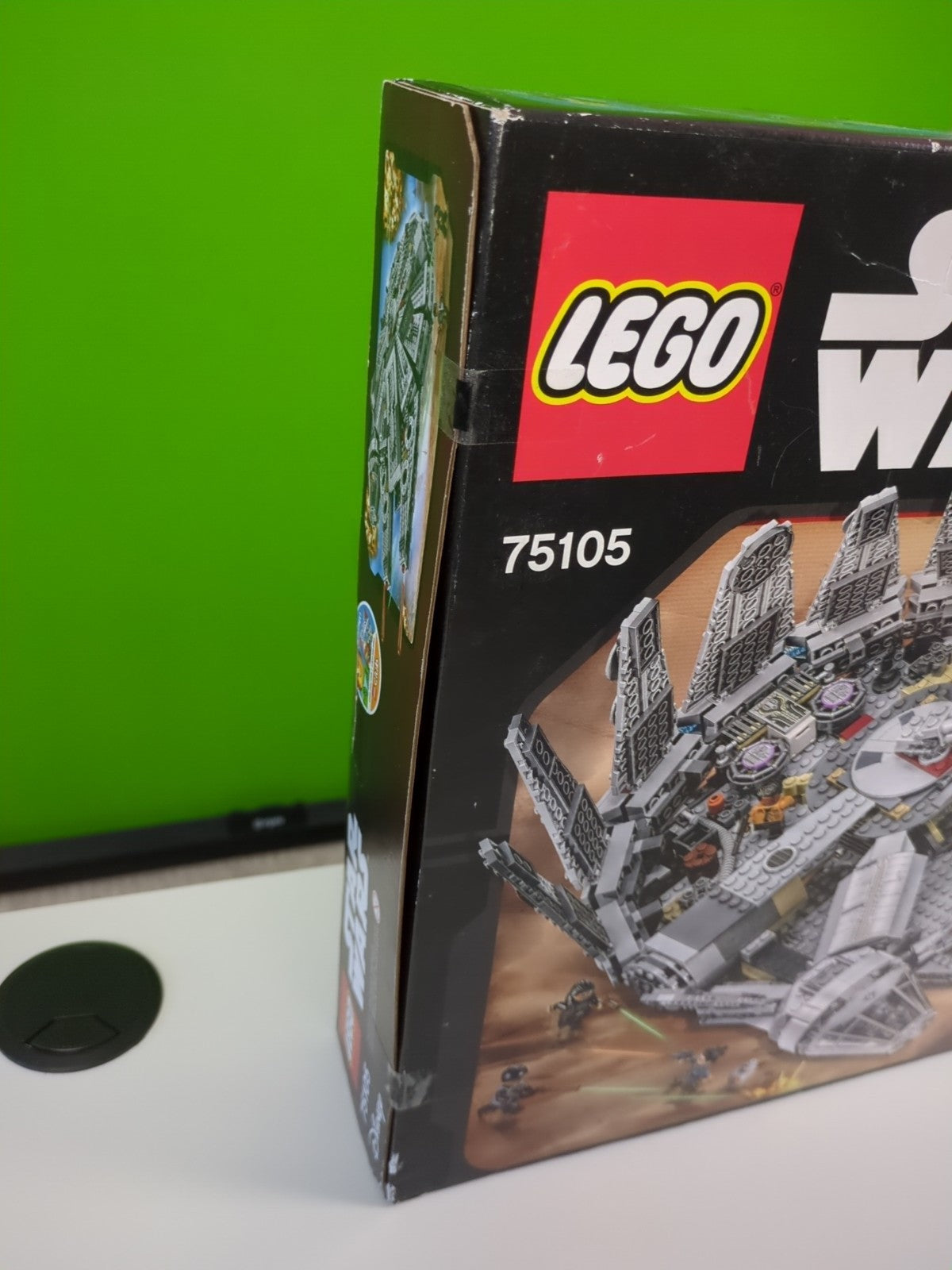 Lego Star Wars: Millennium Falcon Set 75105 - BRAND NEW!