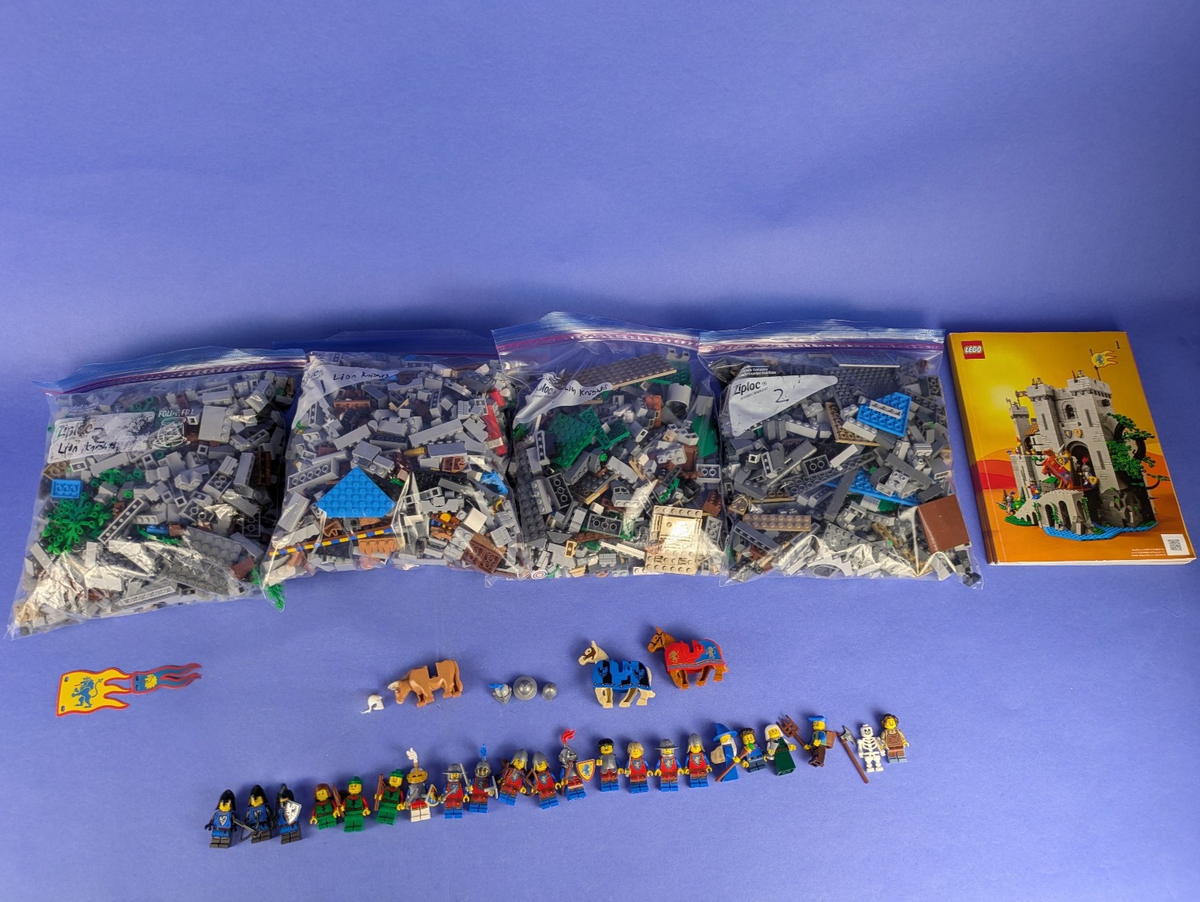 LEGO Castle Lion Knights' Castle 10305 Complete Set Pre-Owned