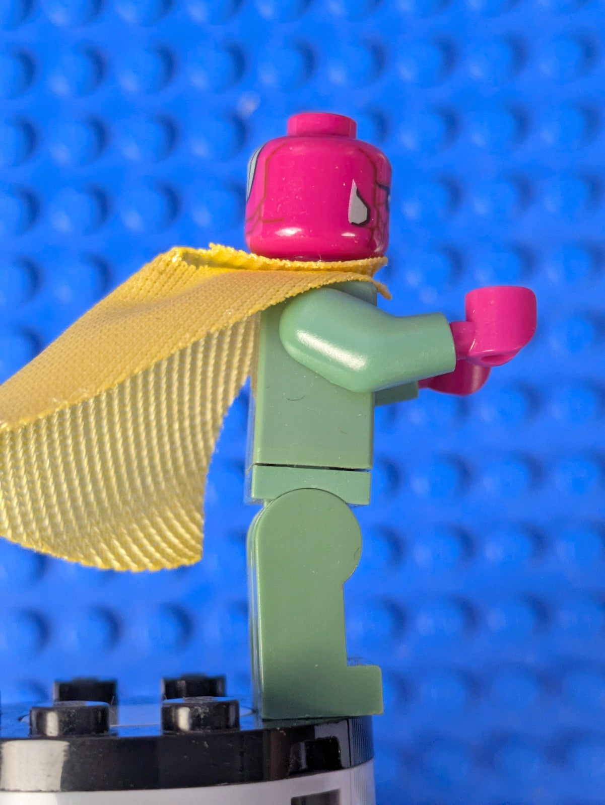Lego Super Heroes: Vision - Sand Green, Yellow Spot on Forehead sh0303 Set 76067
