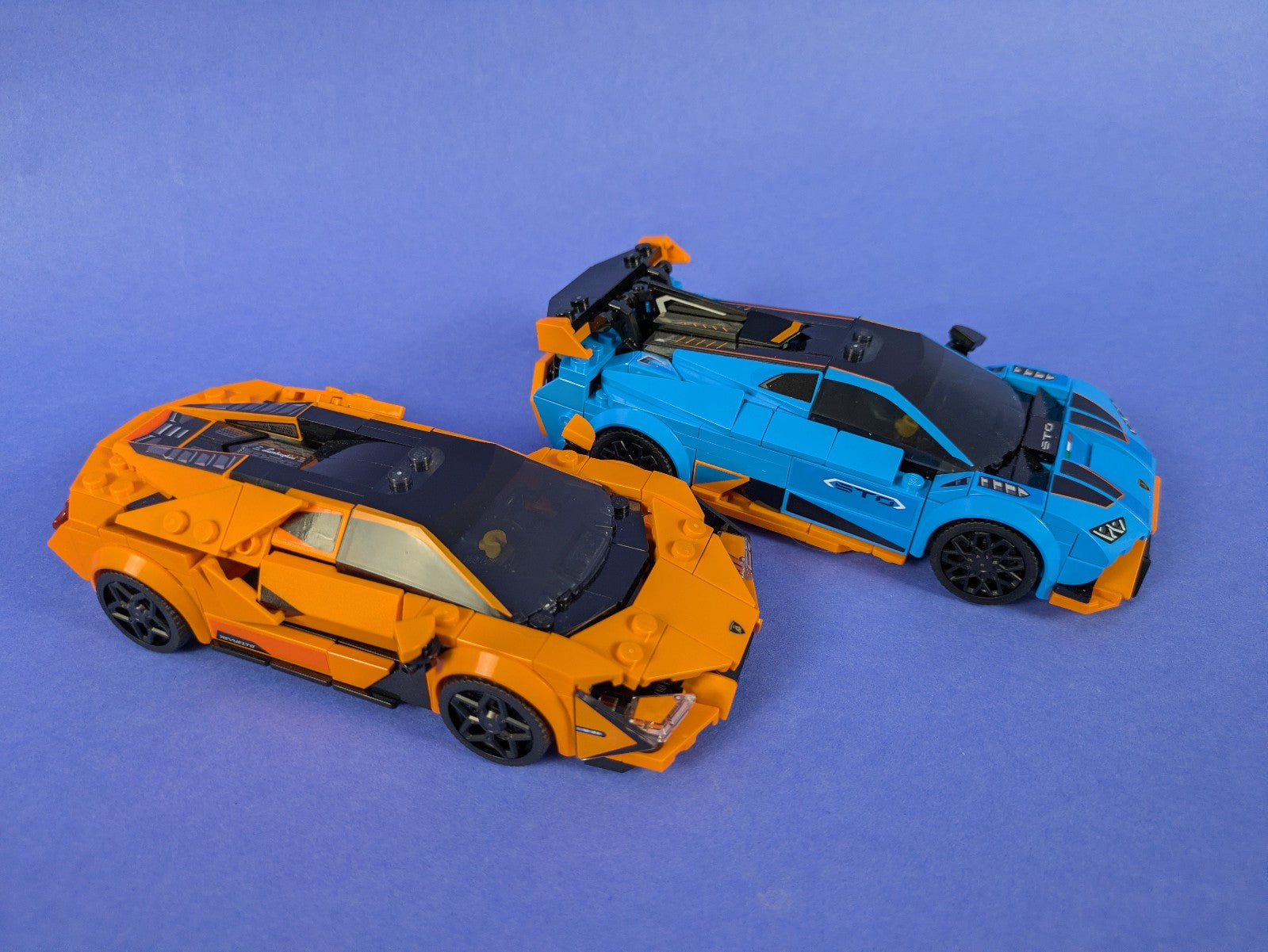 Lego SPEED CHAMPIONS: Lamborghini Revuelto & Lamborghini Huracán STO Set 77238