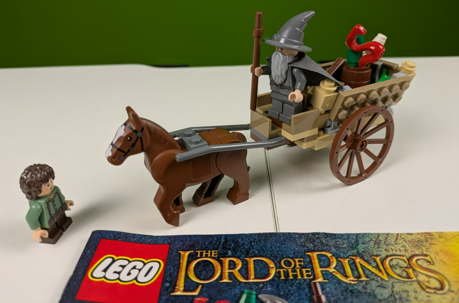 Lego The Hobbit and The Lord of the Rings: Gandalf Arrives Set 9469