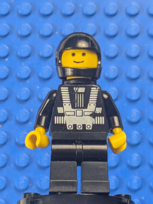 Lego Space: Blacktron I Reissue with Yellow Hands sp001new Set 5000440