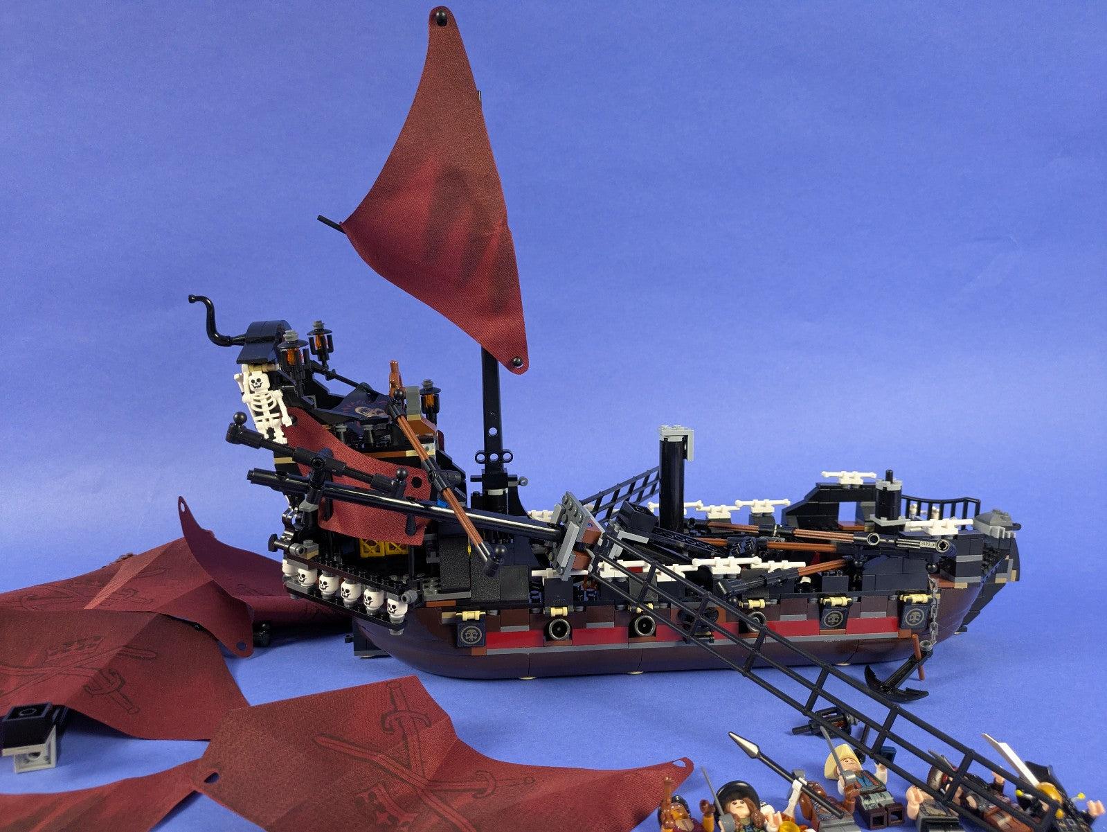 Building Blocks: Pirates of the Caribbean Queen Anne's Revenge 4195 Non-Genuine