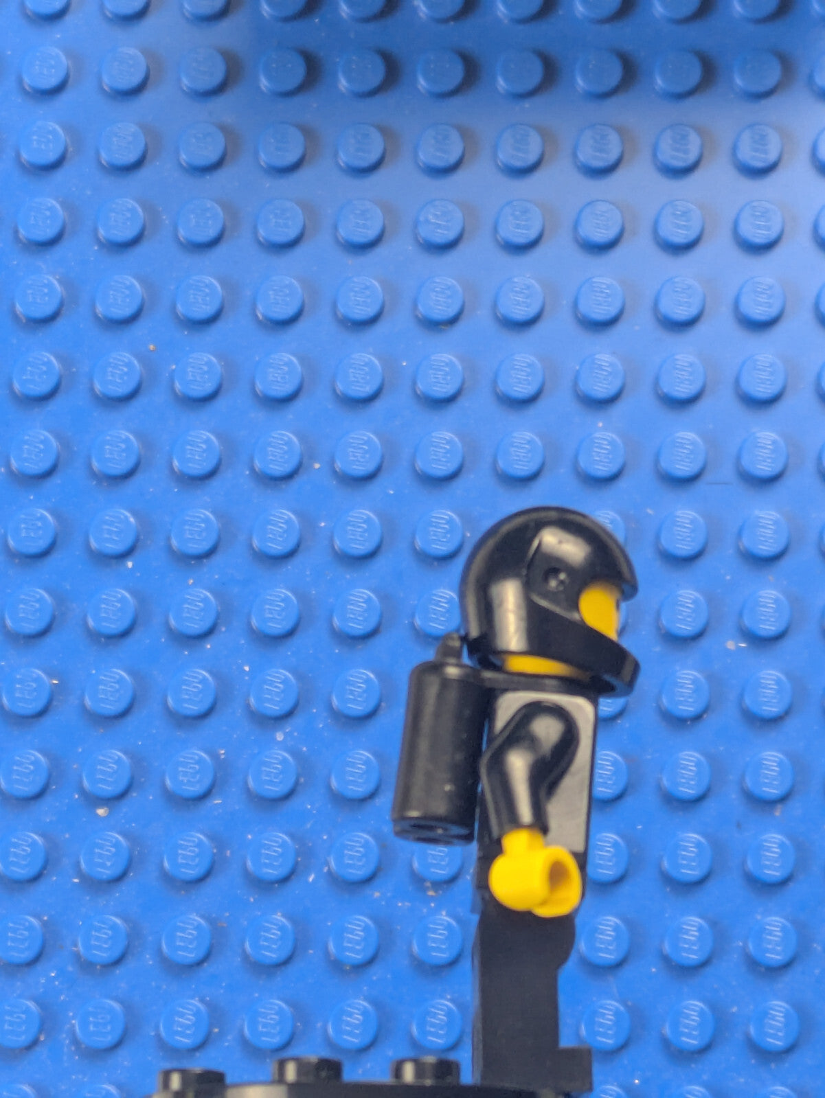 Lego Space: Blacktron I Reissue with Yellow Hands sp001new Set 5000440