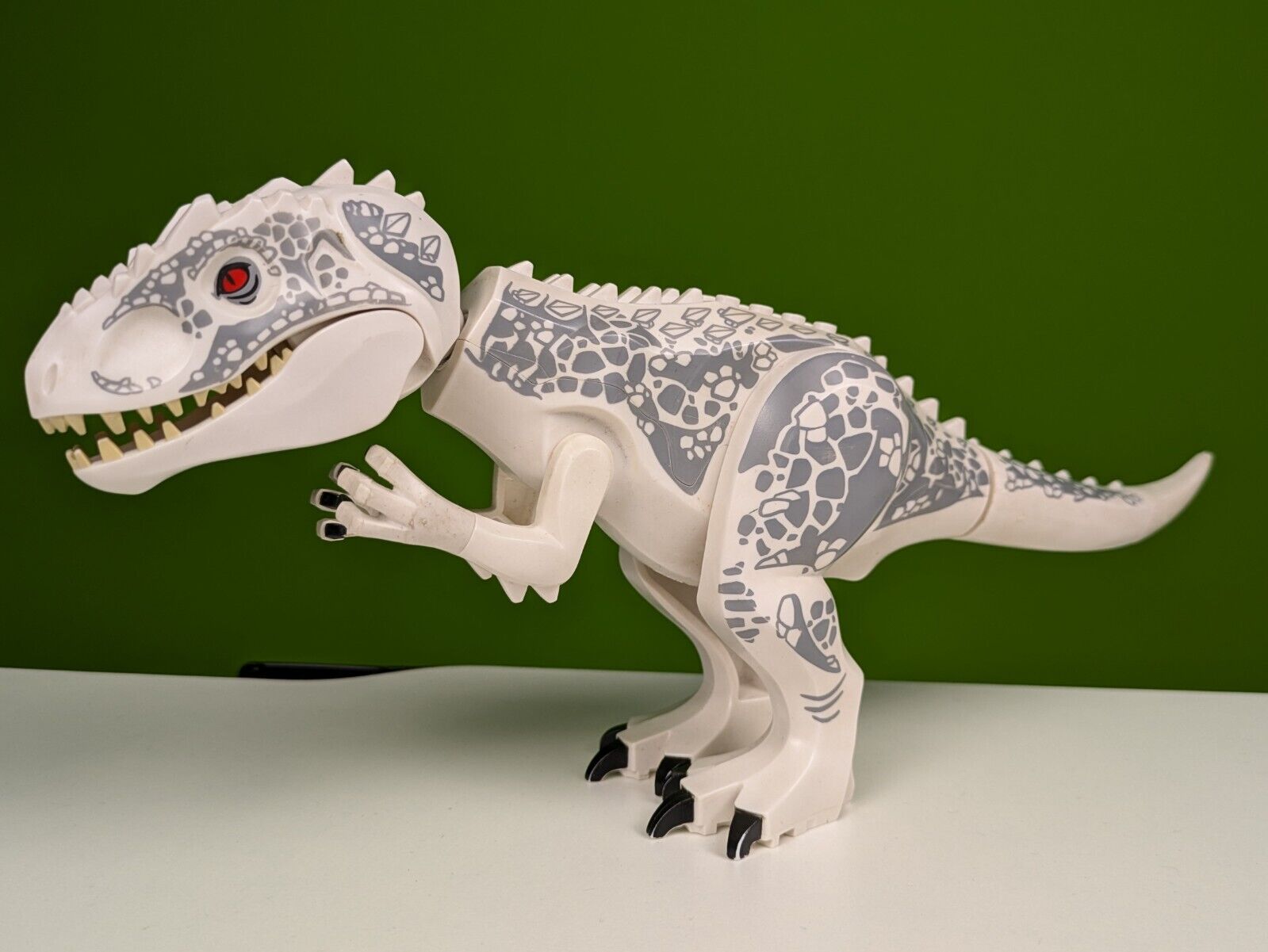 Lego Jurassic World: Indominus Rex - Dark Bluish Gray Spots IndoRex01 Set 75919