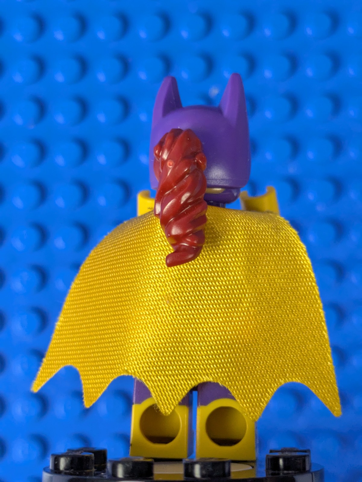 Lego Super Heroes: Batgirl - Dark Purple Suit Open Mouth Smile sh0305 Set 70917