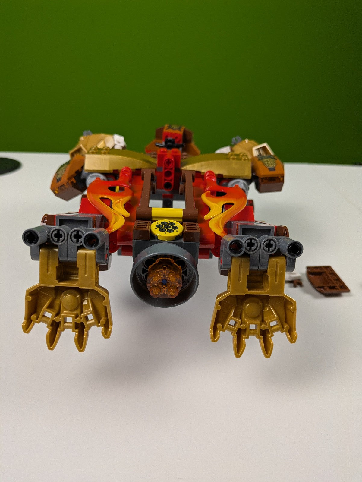 Lego LEGENDS OF CHIMA: Bladvic's Rumble Bear Set 70225 - Incomplete Set