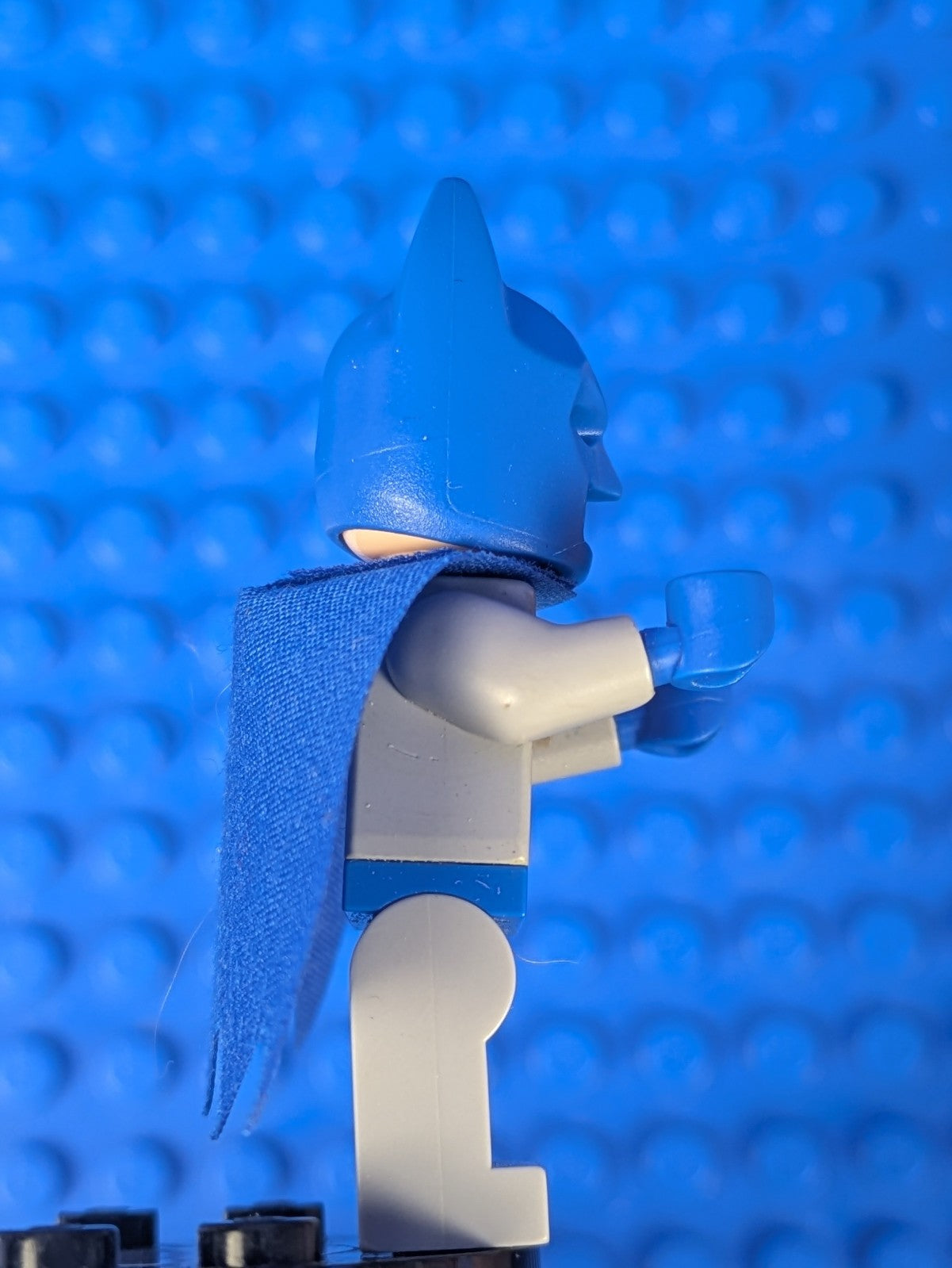 Lego Super Heroes: Batman II: Batman - Light Bluish Gray Suit sh0111 Set 10672