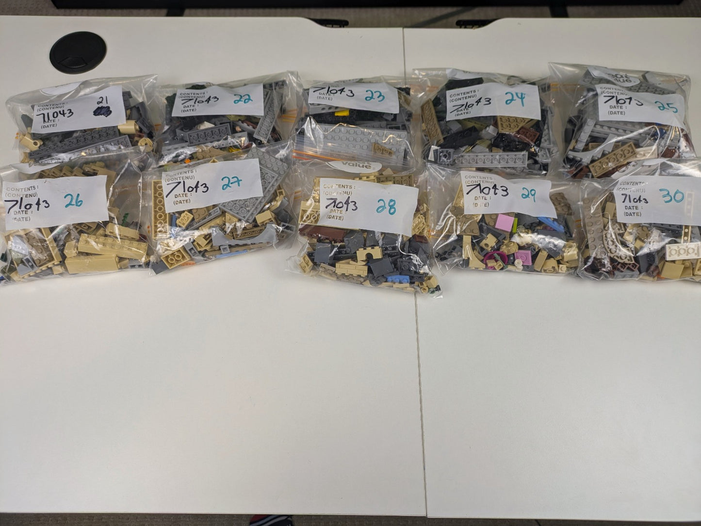 Lego Harry Potter: Hogwarts Castle 71043 - No Instructions