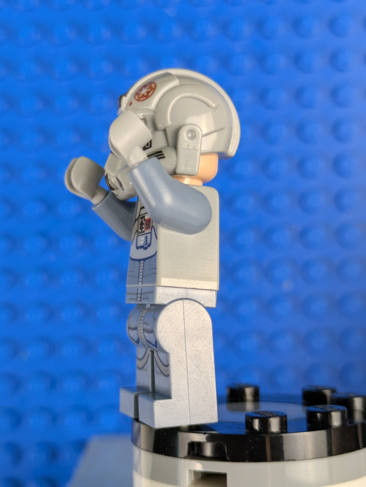 Lego Star Wars: AT-AT Driver - Dark Red Imperial Logo sw1104 Set 75288