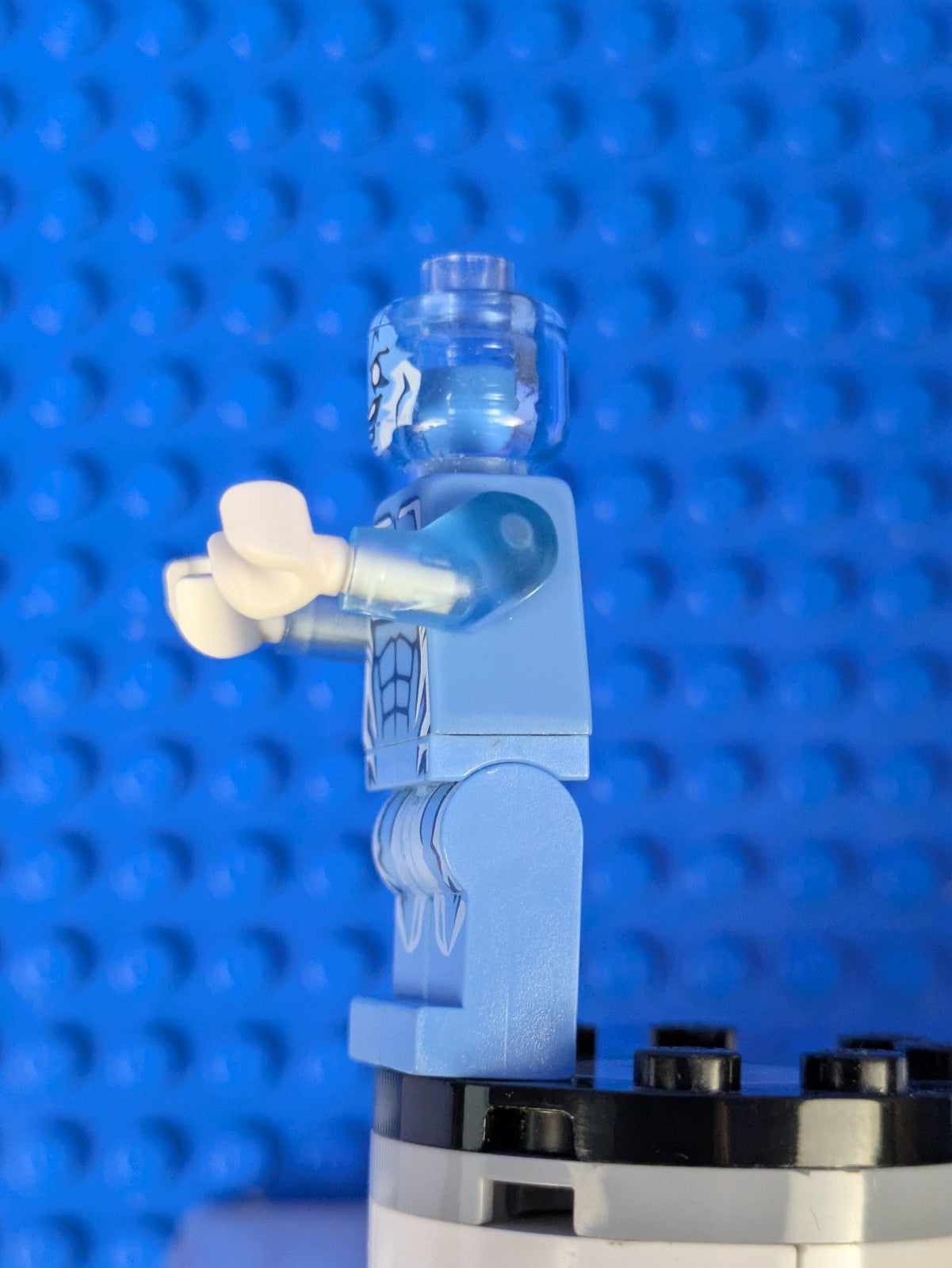 Lego Super Heroes: Electro - Medium Blue Outfit sh0105 Set 76014