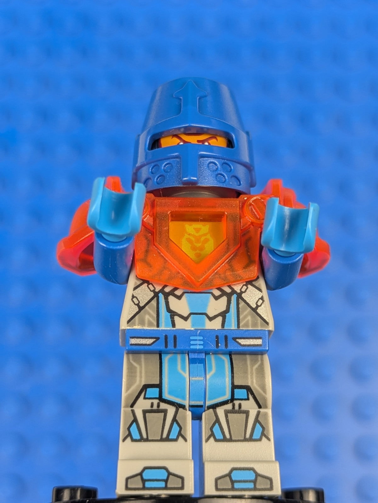 Lego NEXO KNIGHTS: Royal Soldier / King's Guard nex122 Set 70357