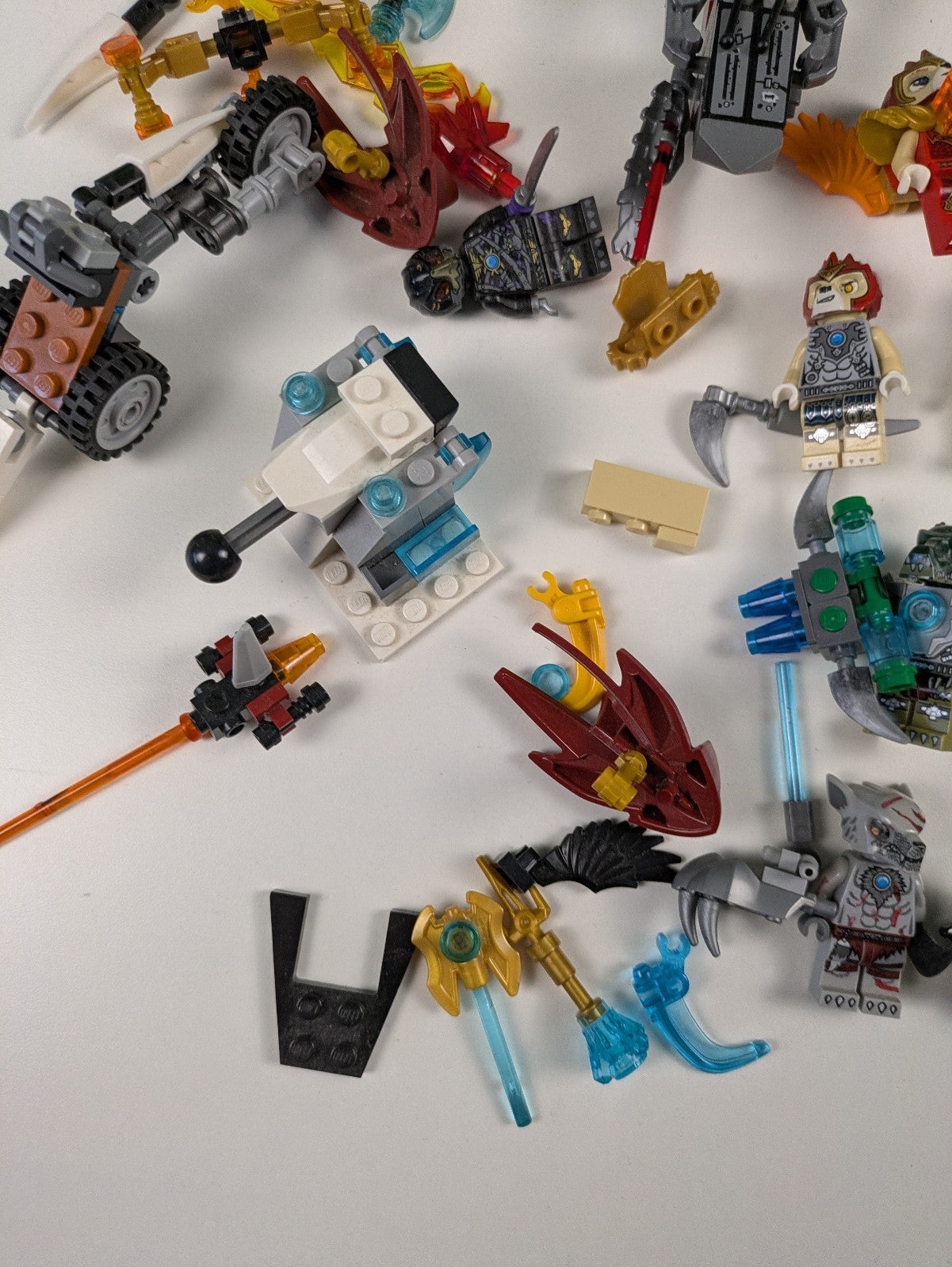 Lego LEGENDS OF CHIMA: 8 Assorted Minifigures w/ Weapons and Assorted Parts