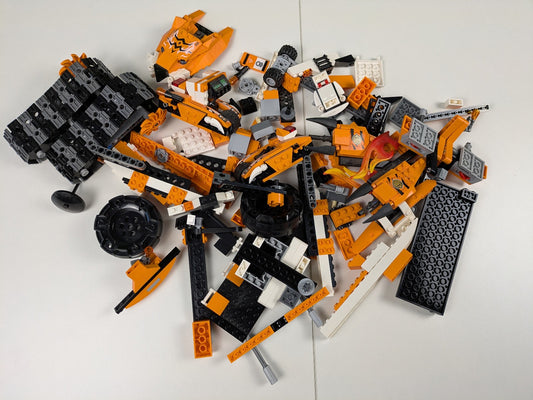 Lego LEGENDS OF CHIMA: Tiger's Mobile Command Set 70224 - Incomplete Set
