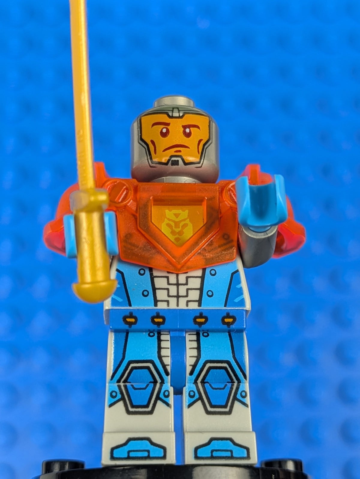 Lego NEXO KNIGHTS: Royal Soldier / King's Guard - Blue Helmet nex074 Set 70347