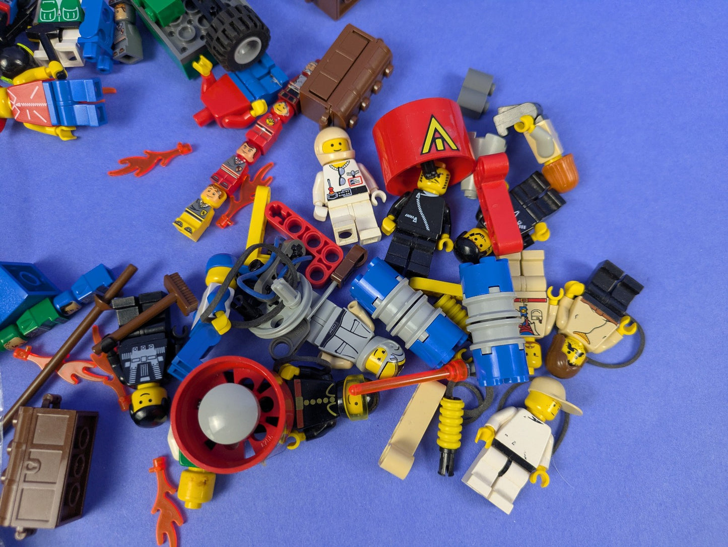 LEGO Assorted Minifigure and Random Parts/Pieces Bundle Lot - 11.9 oz