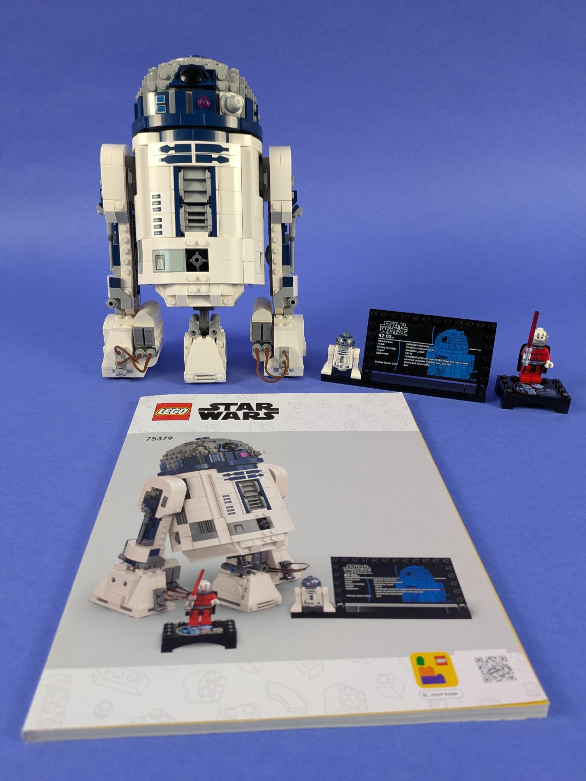 Lego Star Wars: Sculptures: R2-D2 Set 75379 Complete Set