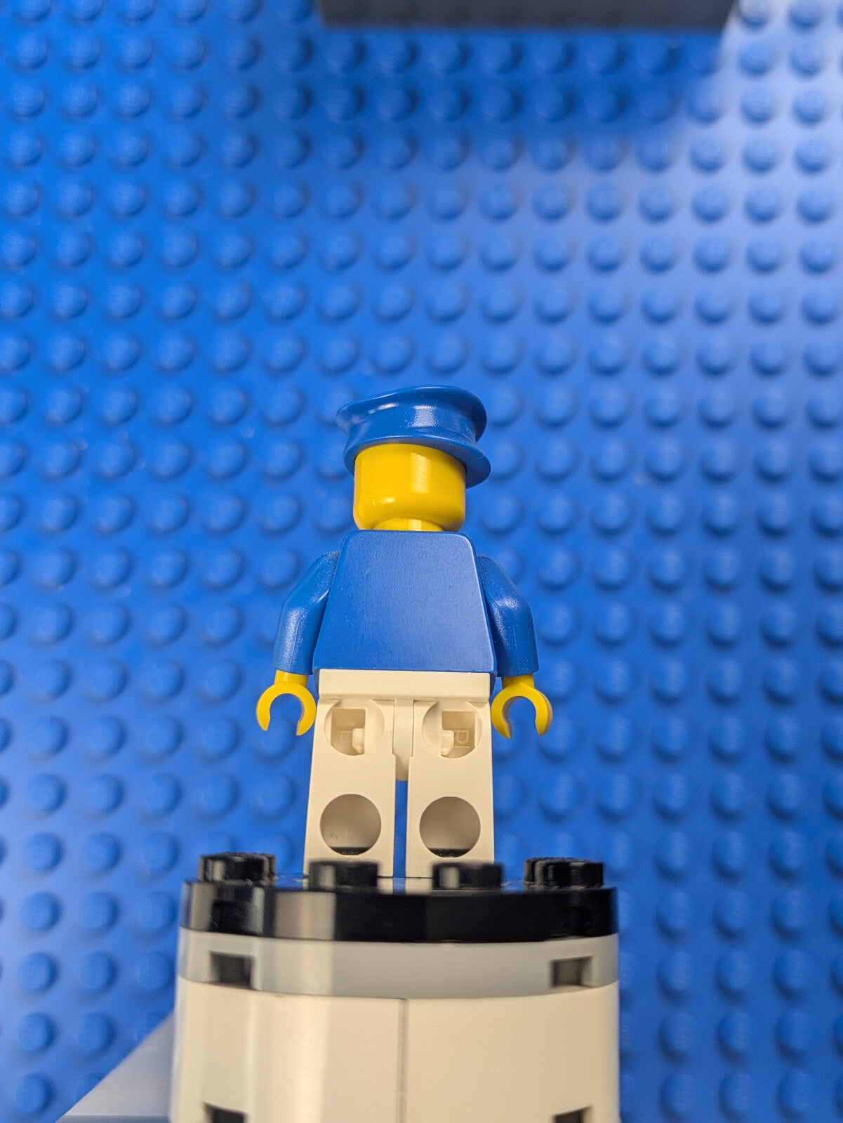 Lego Town: Creator: Palace Cinema Employee - Blue Shirt twn178 Set 10232