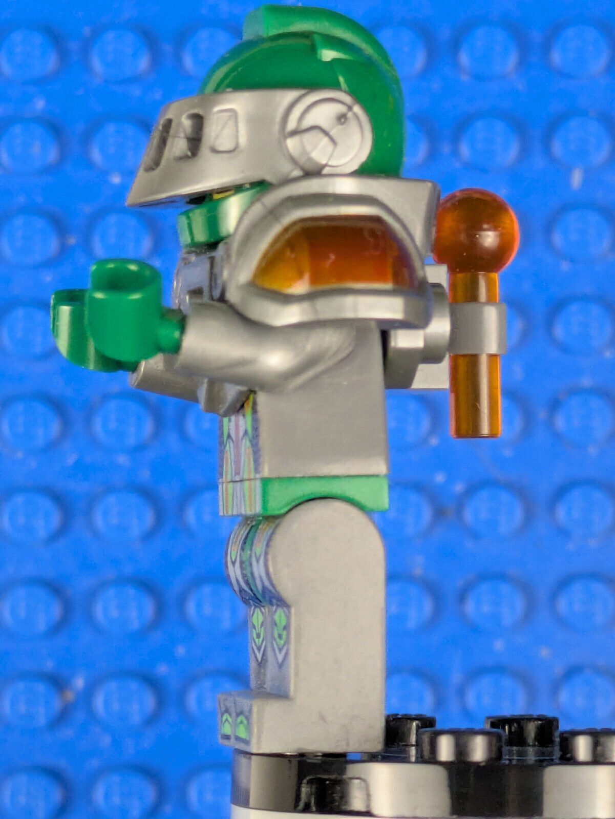Lego NEXO KNIGHTS: Aaron Fox - Flat Silver Visor and Armor nex025 Set 70325