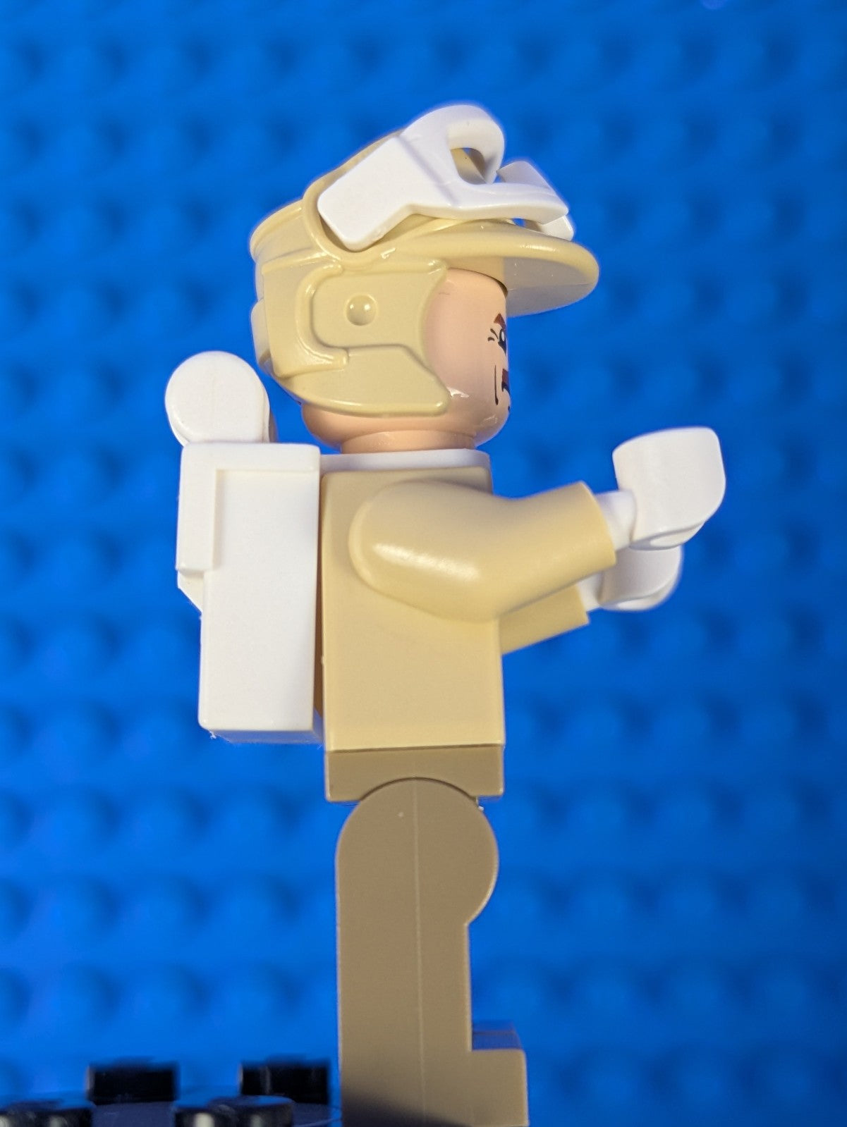 Lego Star Wars: Hoth Rebel Trooper Tan Uniform (Moustache) sw0425 Set 9509