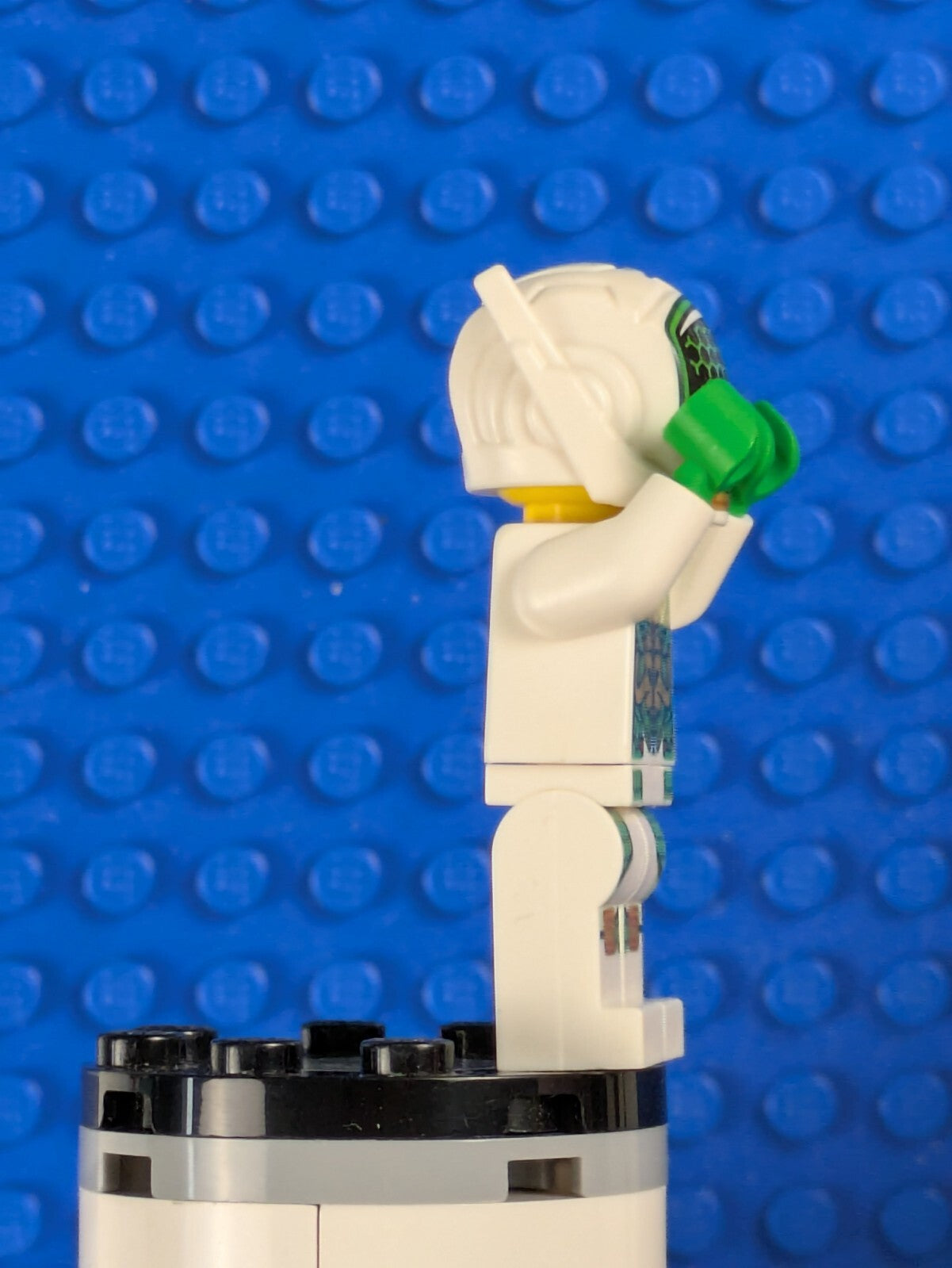 Lego Monkie Kid: Season 2 Shadow: Monkie Kid (MK) with Helmet mk042 Set 80028