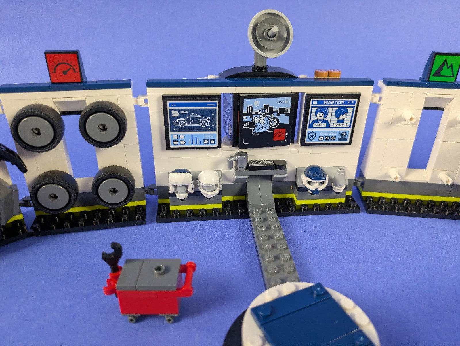 Lego Town: City: Police: Custom Police Garage Set 60457 Complete Set