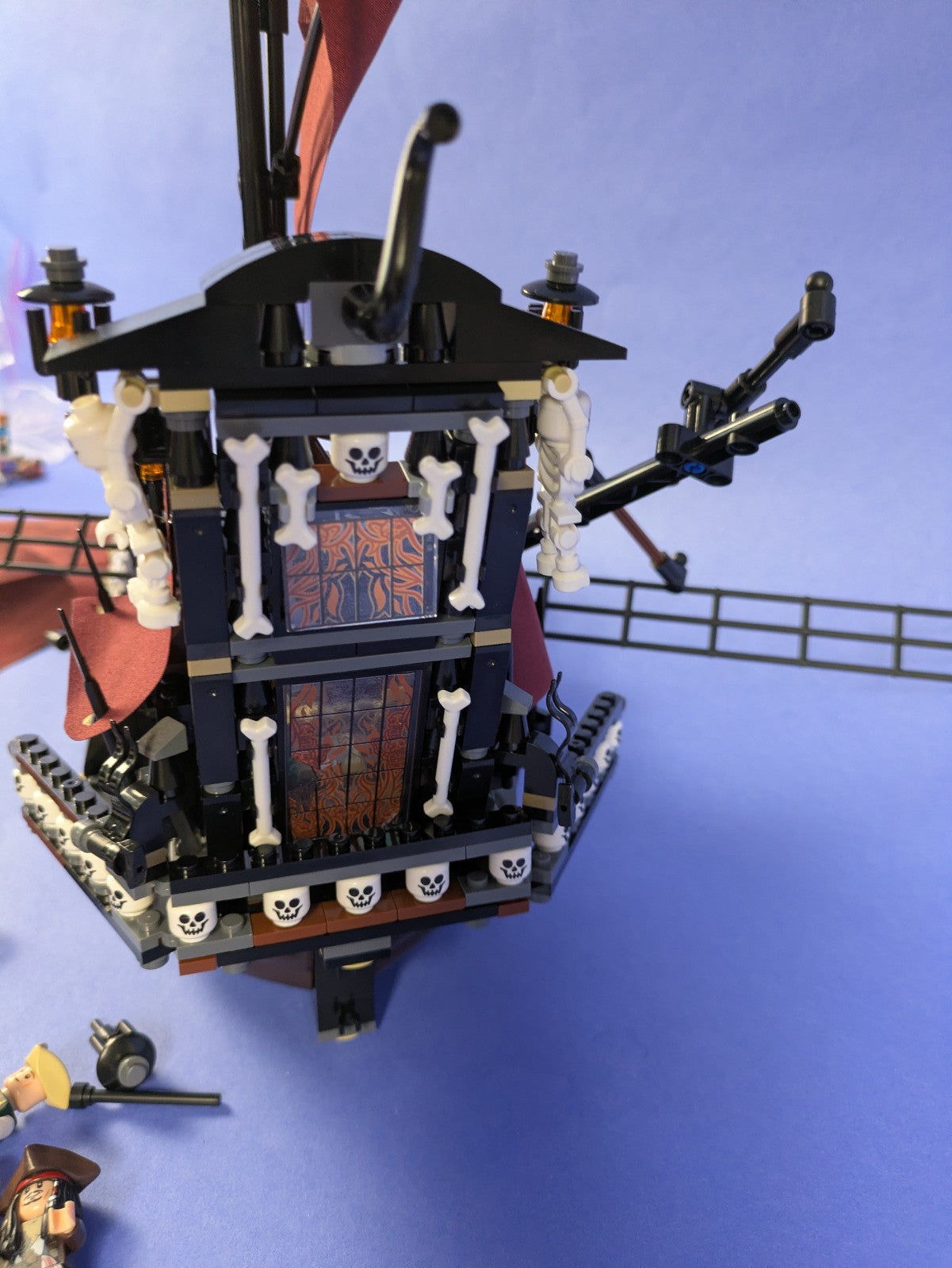 Building Blocks: Pirates of the Caribbean Queen Anne's Revenge 4195 Non-Genuine