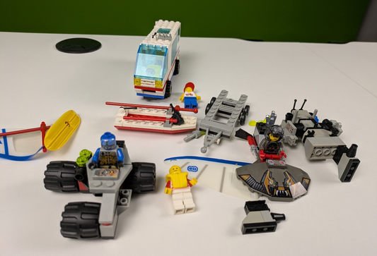 Lego Space: Cyborg Scout / Surf N' Sail Camper / Recon Ray / Spy-Bot 4 Set Deal!