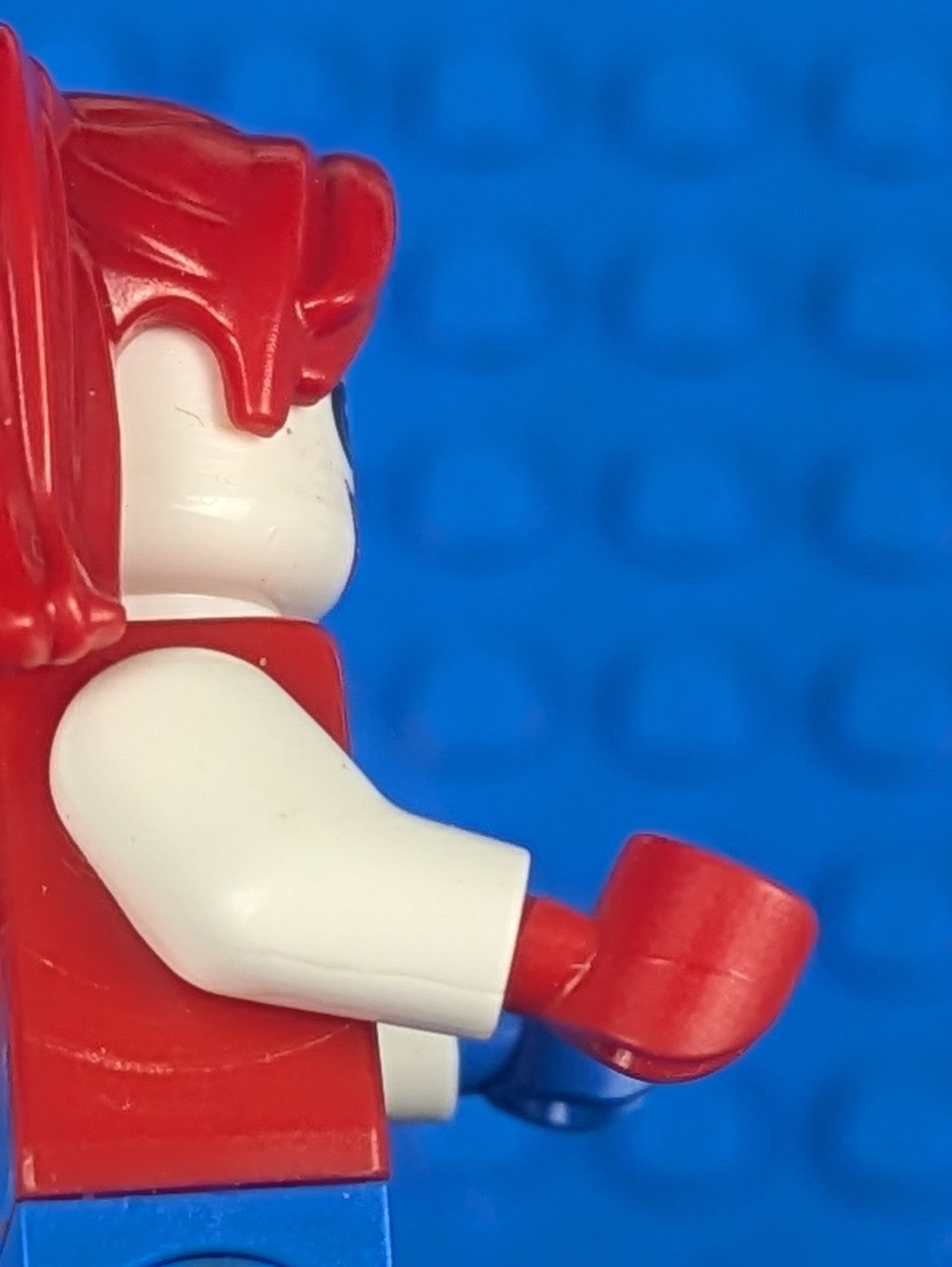 Lego Super Heroes: Batman II: Harley Quinn - Blue and Red Hands sh0260 Set 76053