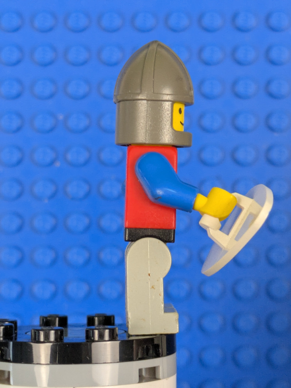 Lego Castle: Royal Knights: Scale Mail - Red with Blue Arms cas158 Set 6078