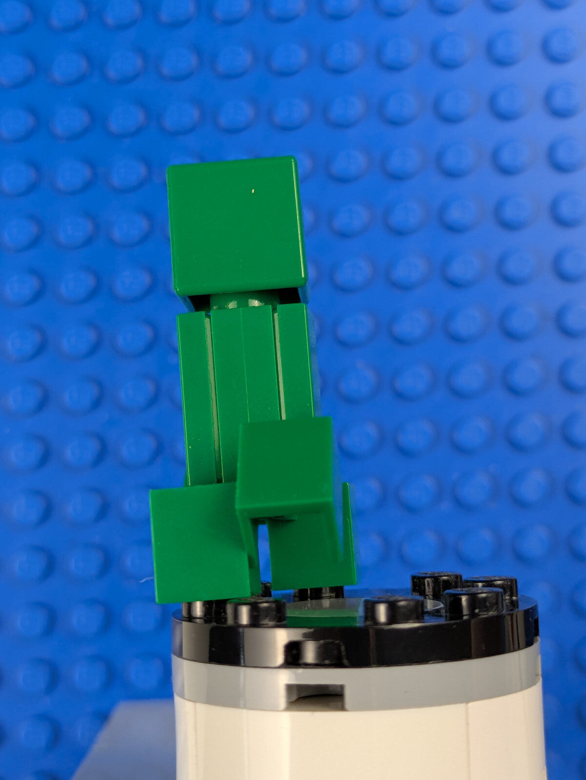 Lego Minecraft: Creeper min012 Sets 21118, 21243