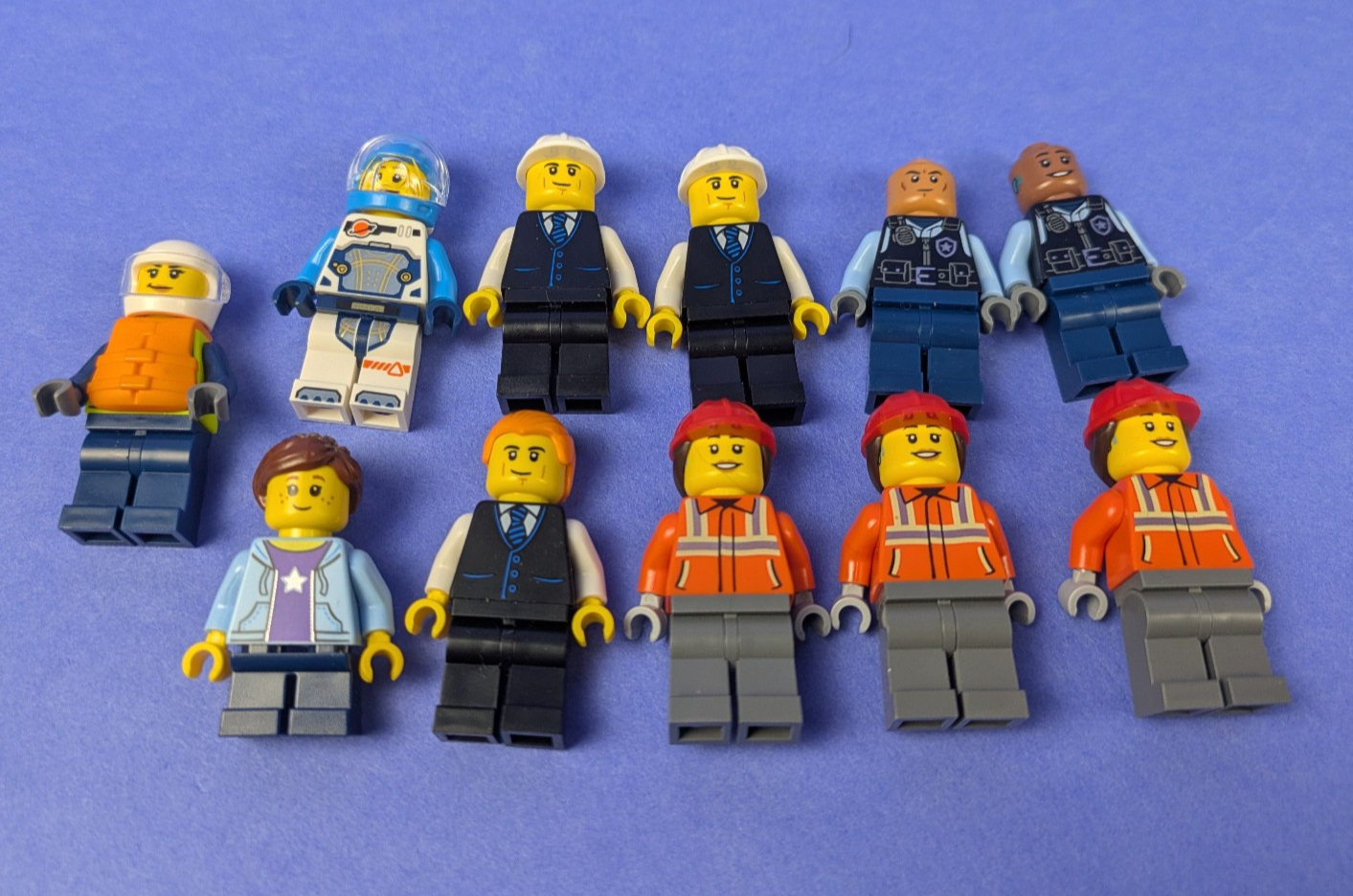 Lego Town: 11 Minifigures - Police, Astronaut, Engineer, and etc. Set 60154