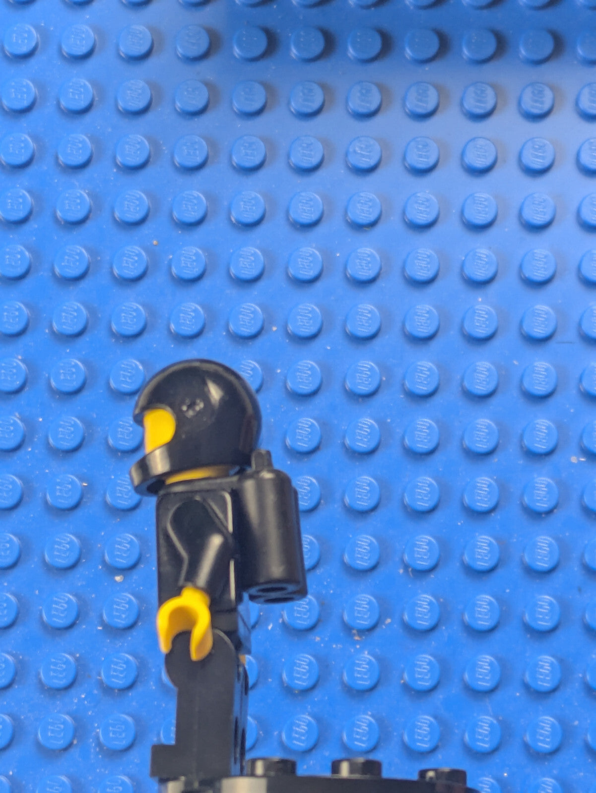 Lego Space: Blacktron I Reissue with Yellow Hands sp001new Set 5000440