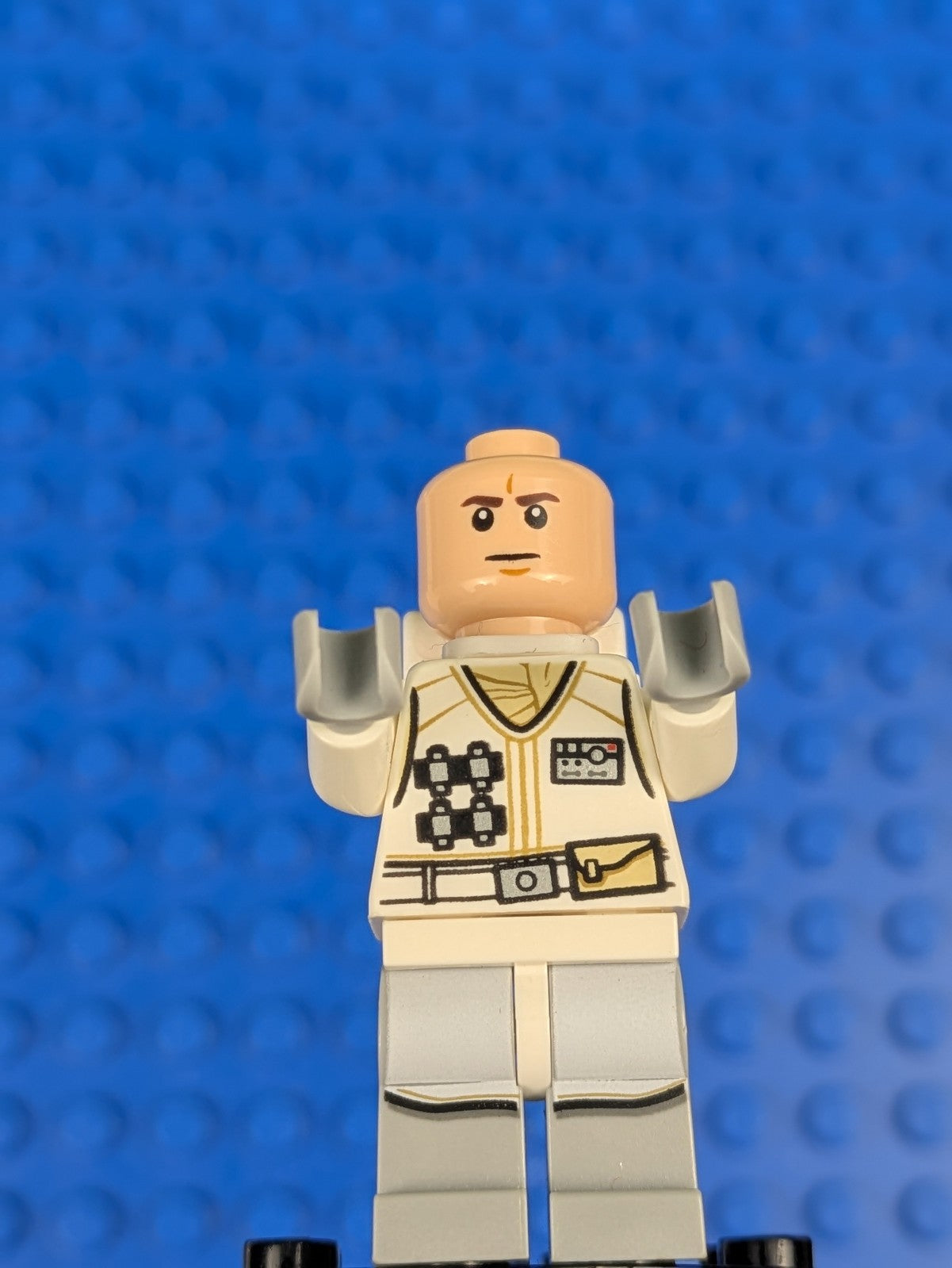 Lego Star Wars: Hoth Rebel Trooper White Uniform (Frown) sw0708 Set 75098