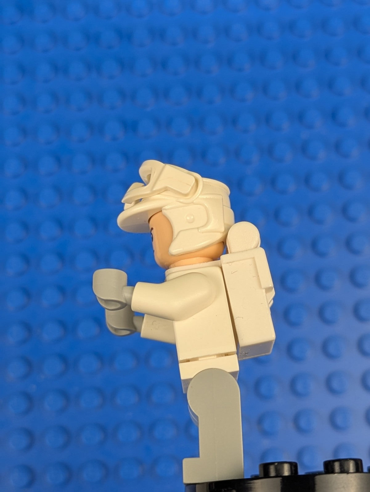 Lego Star Wars: Hoth Rebel Trooper White Uniform (Frown) sw0708 Set 75098