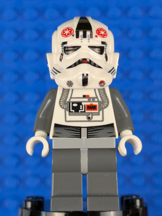 Lego Star Wars: AT-AT Driver - Red Imperial Logo sw0262 Sets 8129, 8084