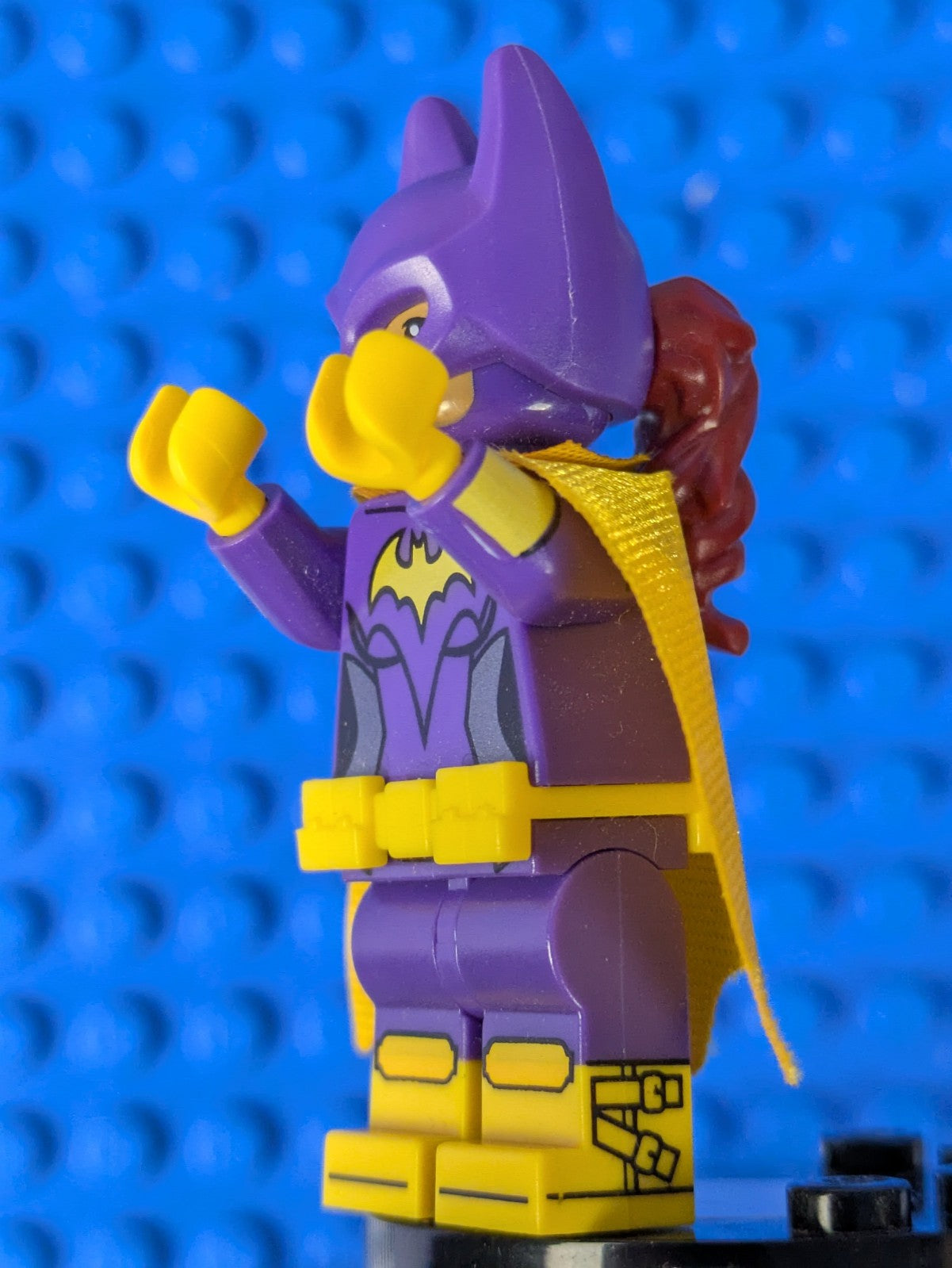 Lego Super Heroes: Batgirl - Dark Purple Suit Open Mouth Smile sh0305 Set 70917